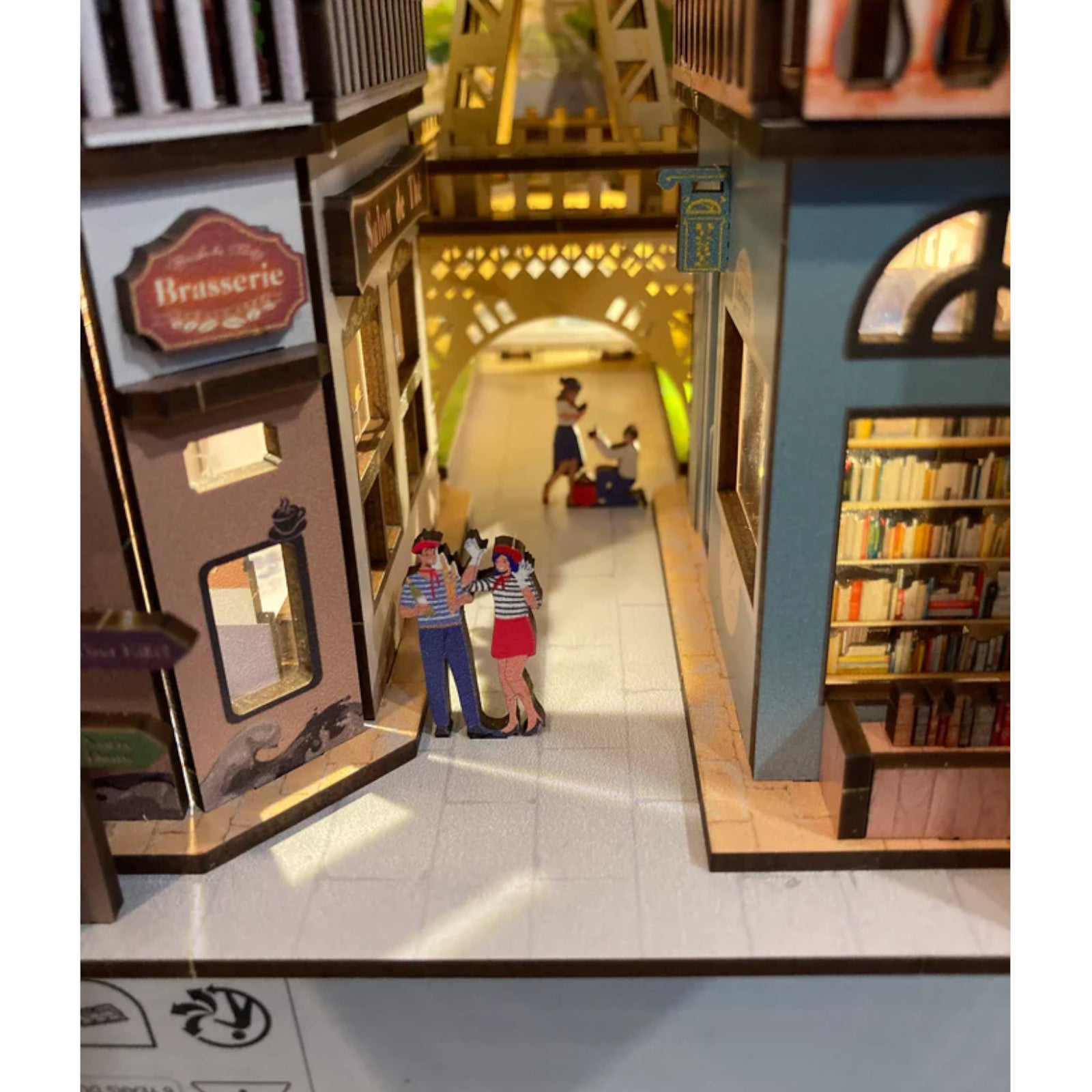 Revell Paris Tiny Adventures Book Nook 3D Puzzle 00539 Alternate 4