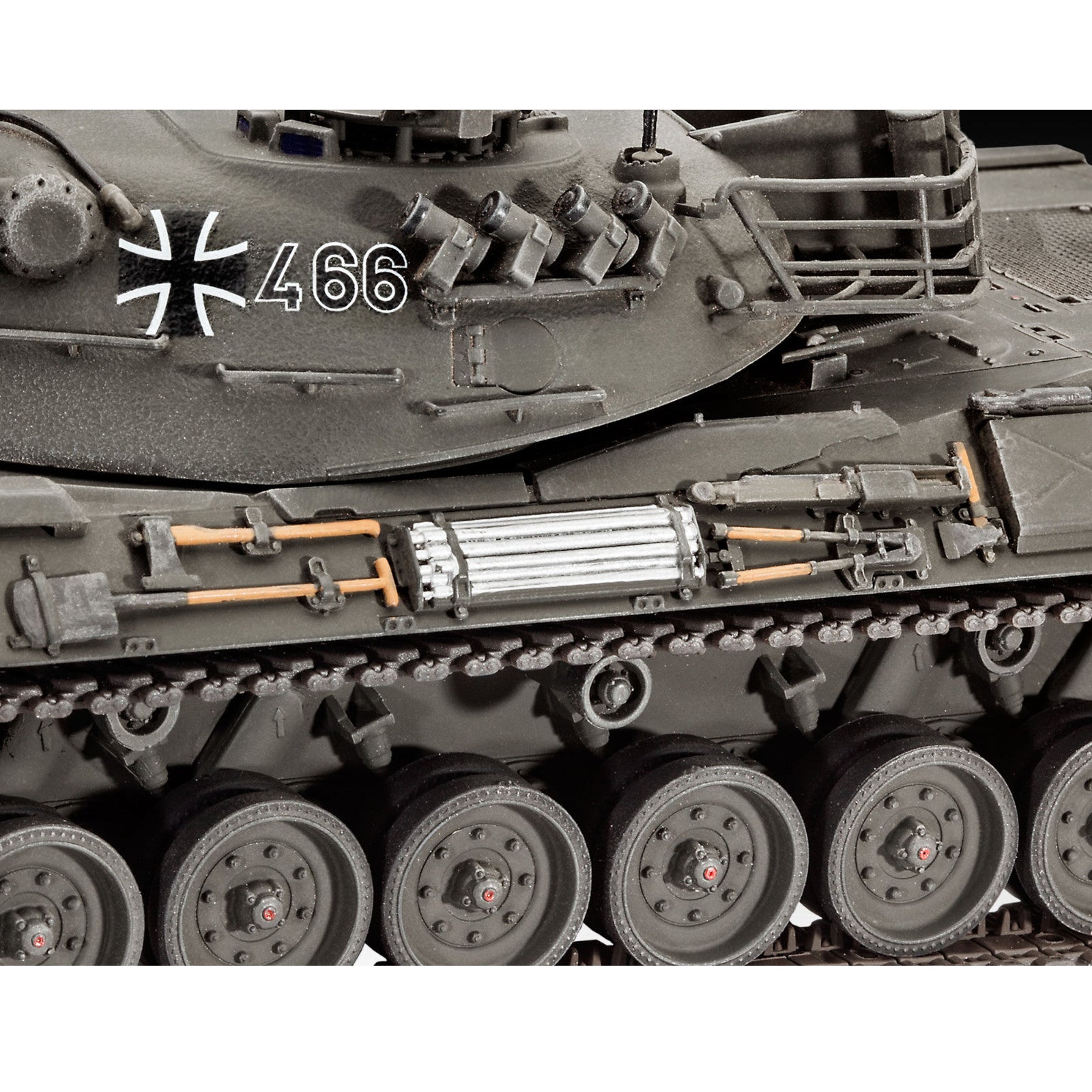 Revell German Leopard 1 1:35 Tank Model Kit Military Warfare Weapon 03240 Alternate 3