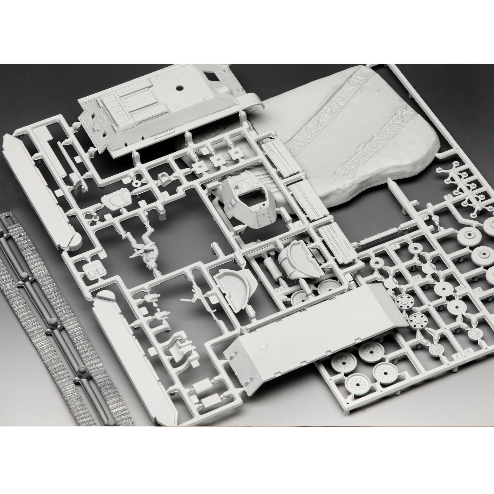 Revell T-34/76 1940 1:76 Scale Tank Model Kit Alternate 4