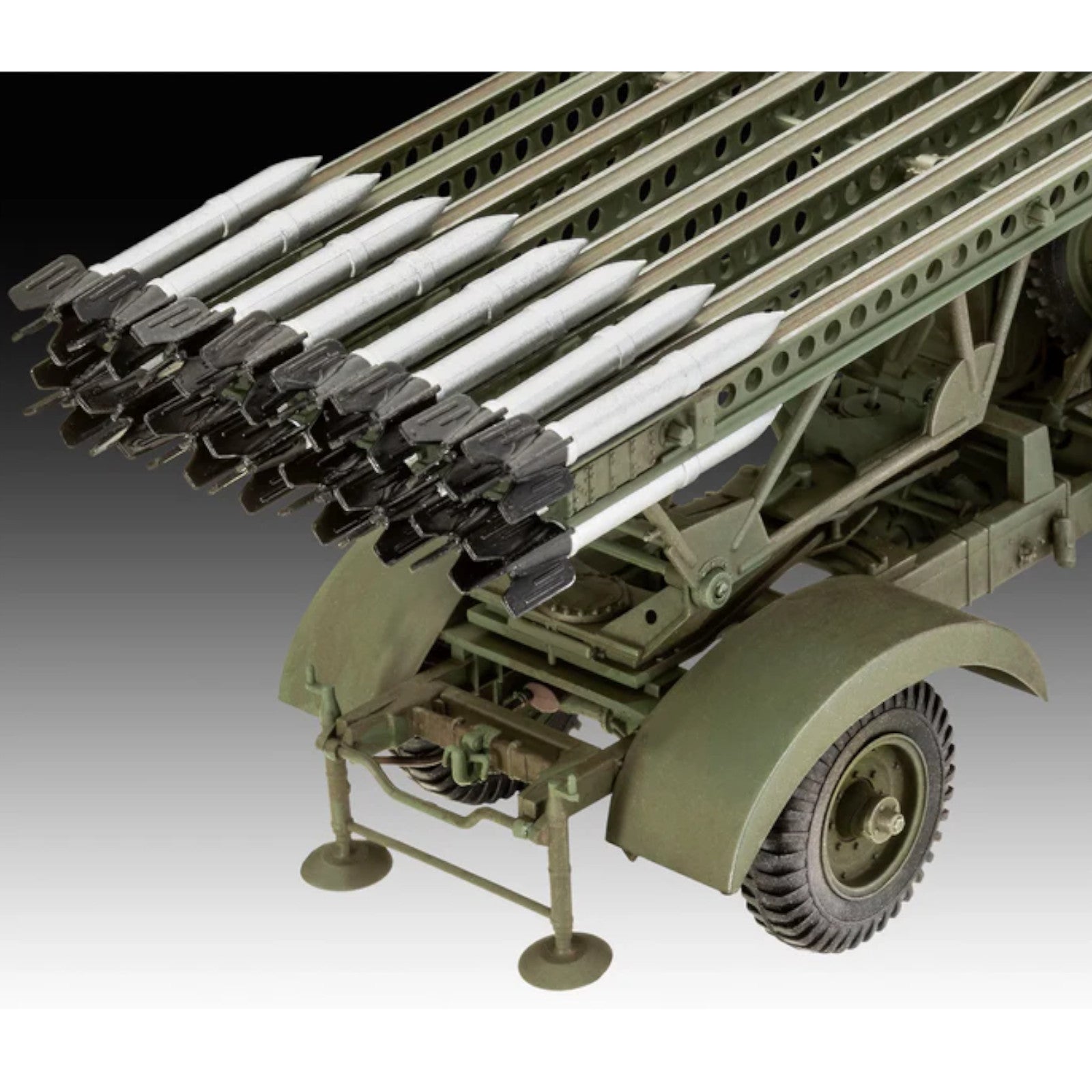 Revell W.O.T. 8 BM-13-16 Katyusha / Cargo Truck Model Kit 1:35 Soviet WW2 Rocket Launcher 03338 Alternate 3