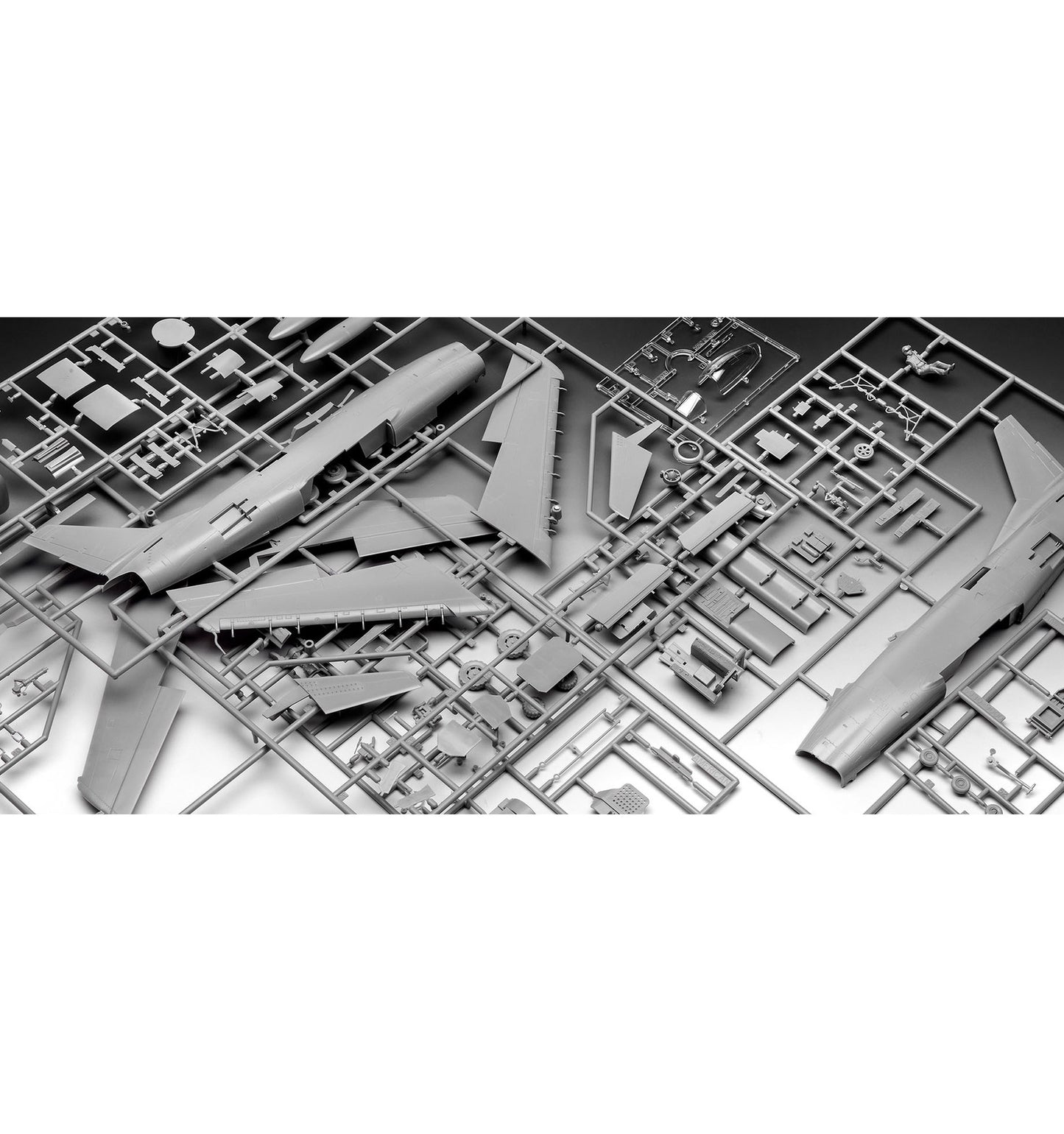 Revell F-86D Dog Sabre 1:48 Flugzeug-Modellbausatz