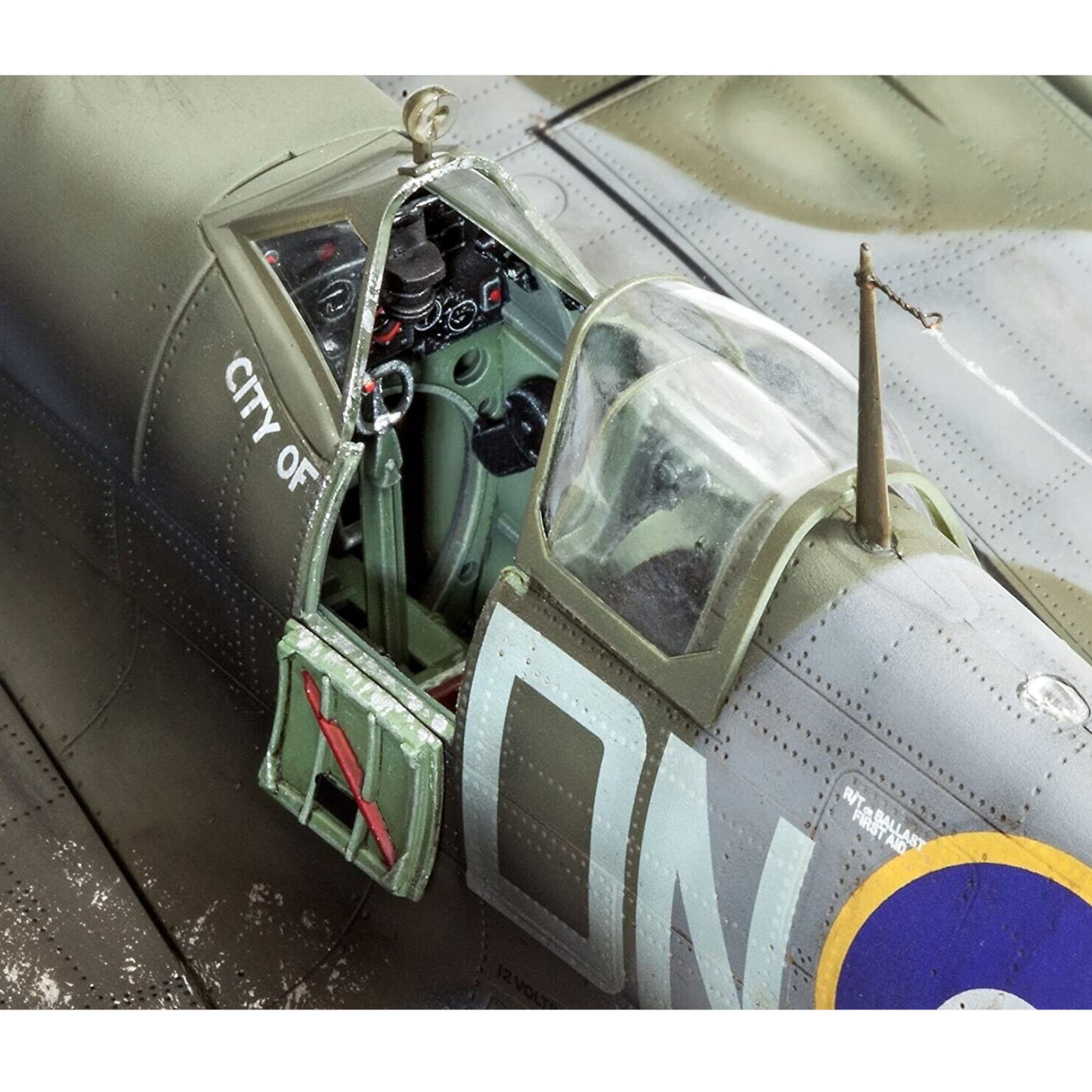 Revell Supermarine Spitfire Mk.Ixc 1:32 Plane Model Kit RAF WW2 03927 Alternate 3