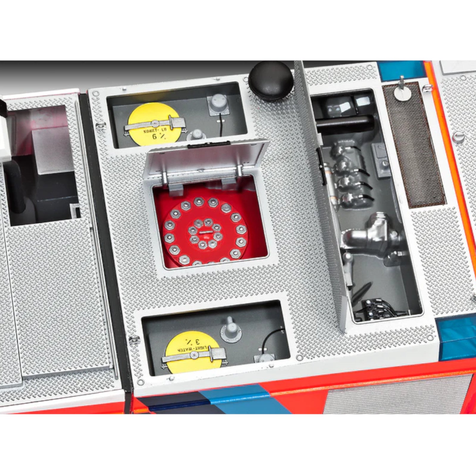 Revell GFLF Simba 8x8 Airport Fire Engine Limited Edition 07747 3D Puzzle Alternate 3