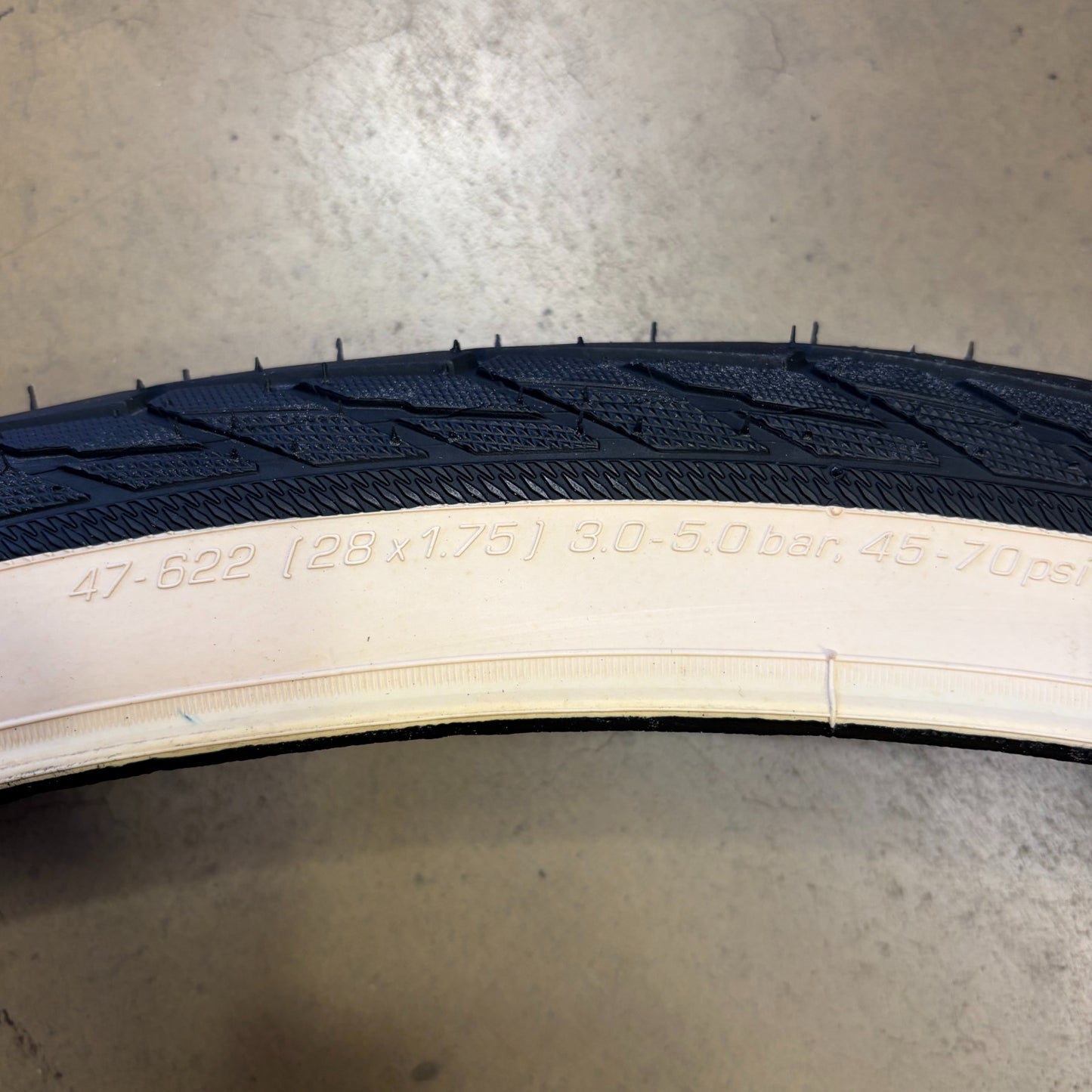 Schwalbe Road Cruiser K-Guard TwinSkin Whitewall Green 700c Bike Tyre
