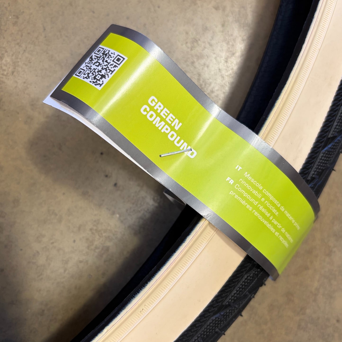 Schwalbe Road Cruiser K-Guard TwinSkin Whitewall Green 700c Bike Tyre