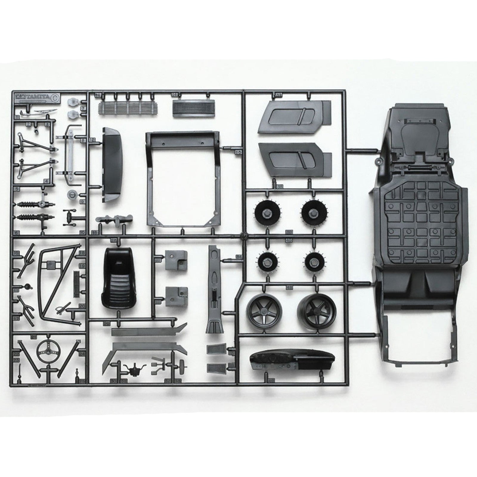 Tamiya Porsche 935 Vaillant 1:20 Car Model Kit 20071 Alternate 10