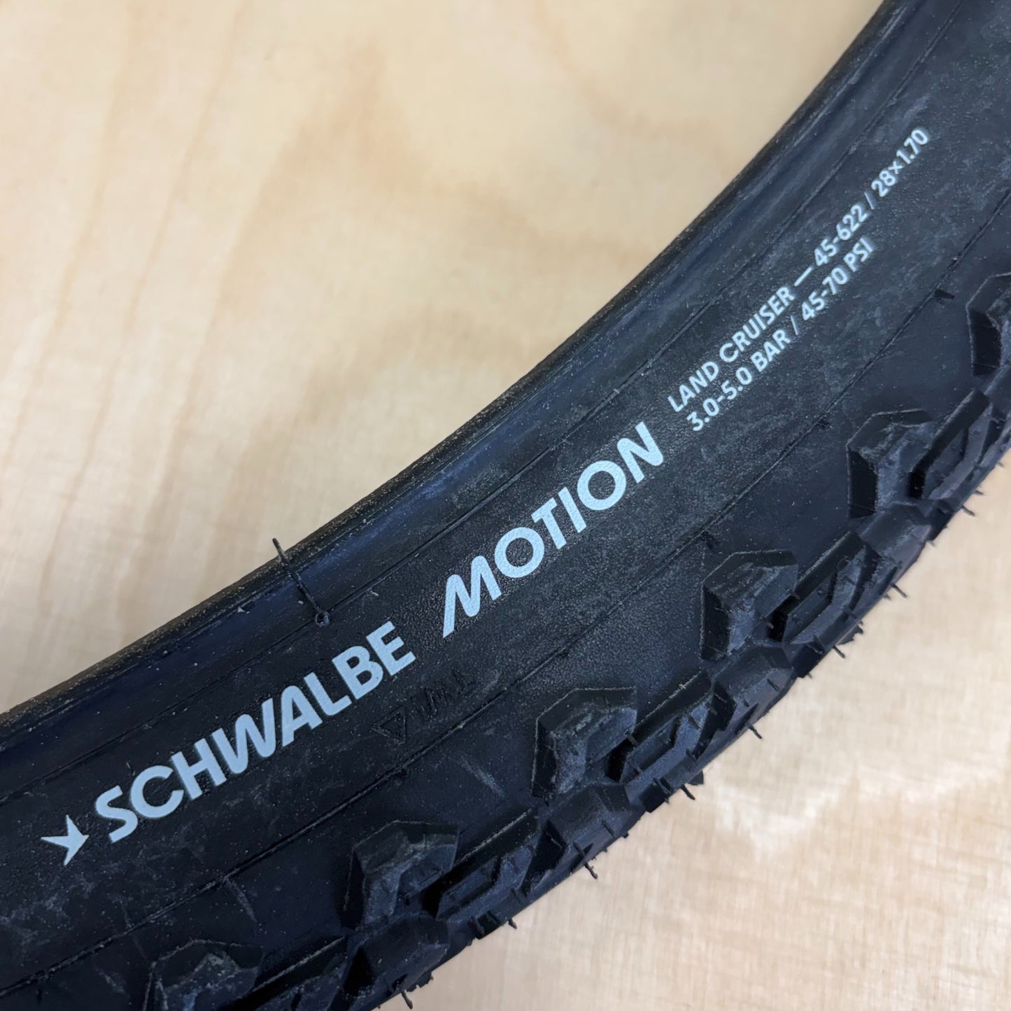 Schwalbe Motion Land Cruiser 700 x 45c Wired 700c Bike Tyre