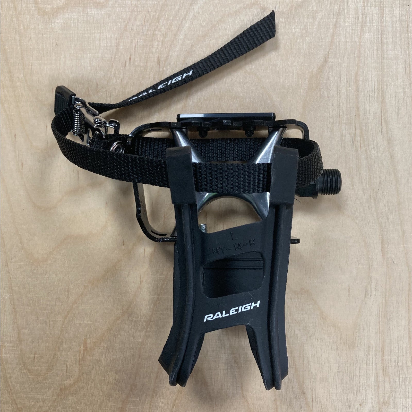 Raleigh Mountain Bike Pedal and Toe Clip with Straps 9/16" Bike Pedal Toe Clips Alternate 3