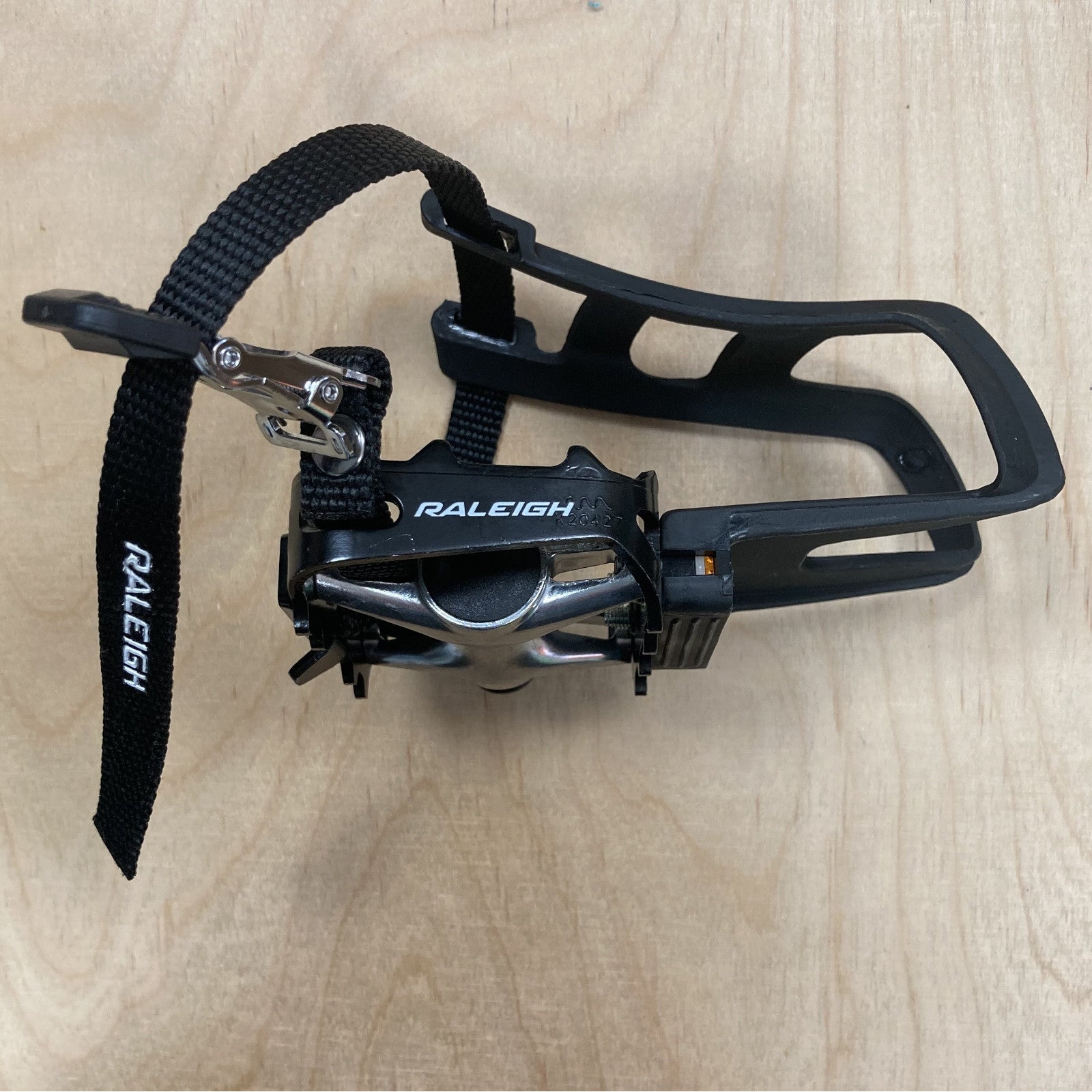 Raleigh Mountain Bike Pedal and Toe Clip with Straps 9/16" Bike Pedal Toe Clips Alternate 4