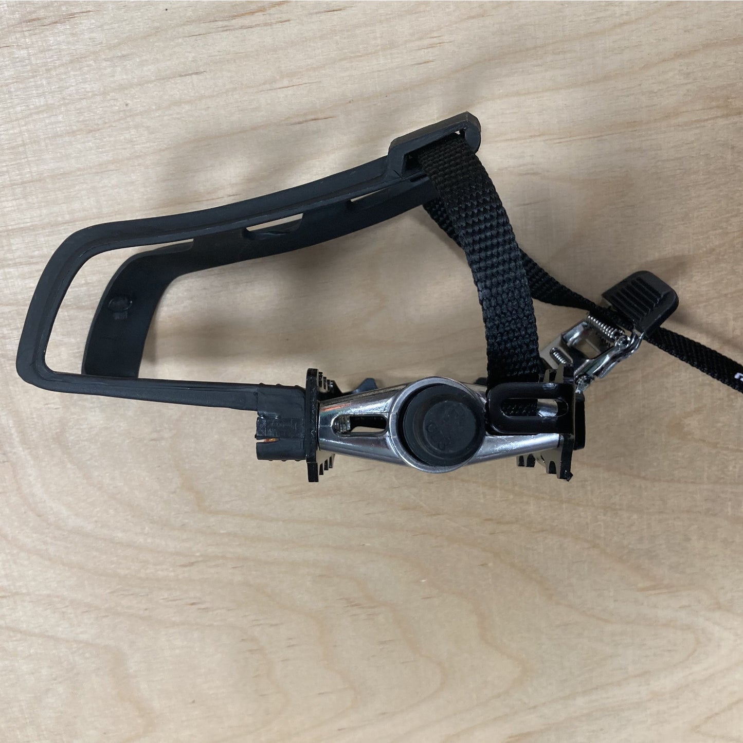 Raleigh Mountain Bike Pedal and Toe Clip with Straps 9/16" Bike Pedal Toe Clips Alternate 6