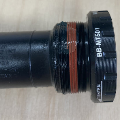 Shimano BB-MT501 HollowTech II Support de pédalier de vélo avec filetage anglais 68/73 mm