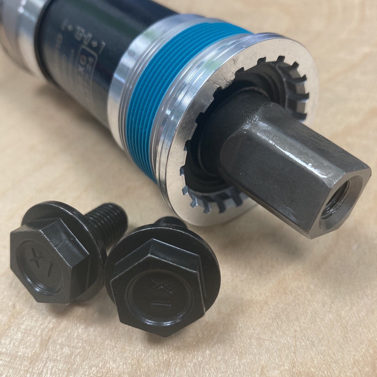 Shimano BB-UN300 68 x 127.5mm Bike Bottom Bracket Bearing Alternate 2