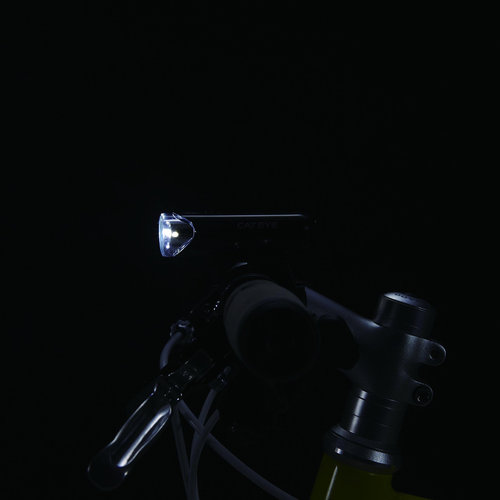 Cateye EL-135 3 LED Front Bike Light Alternate 1
