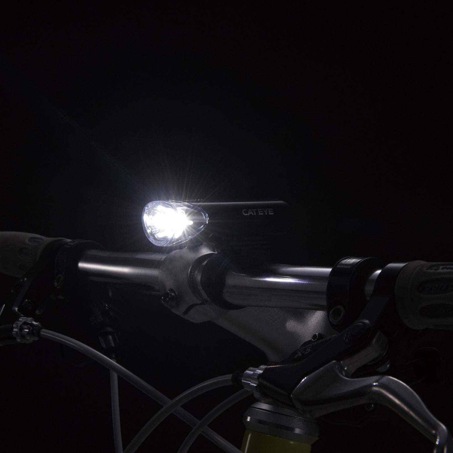 Cateye EL-135 3 LED Front Bike Light Alternate 2