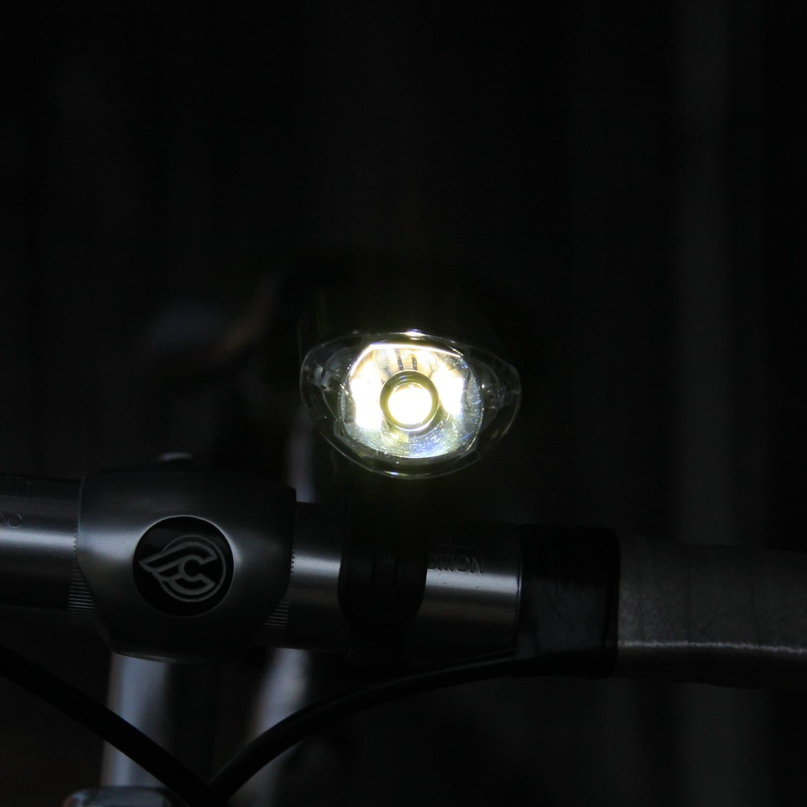 Cateye EL-160 LED Front Bike Light Alternate 2