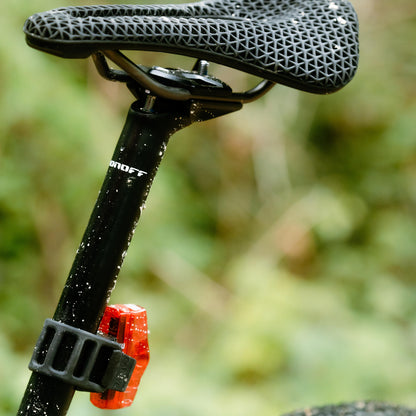 Cateye Viz 100 USB-C Rear Bike Light Alternate 2