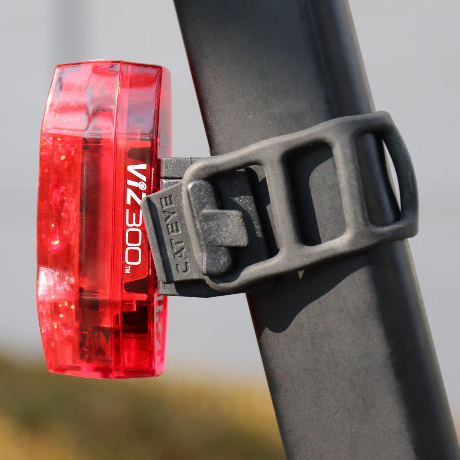 Cateye Viz 300 USB-C Rear Bike Light Alternate 2