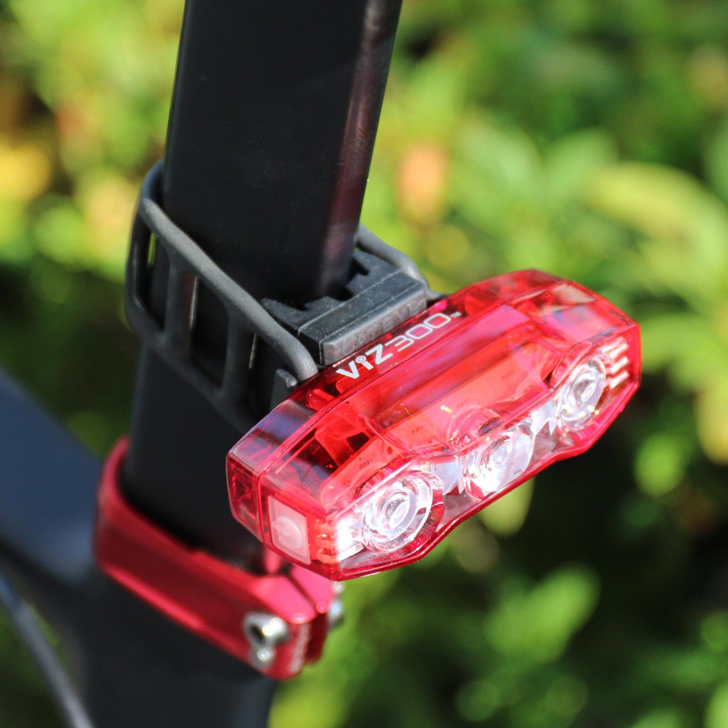 Cateye Viz 300 USB-C Rear Bike Light Alternate 3