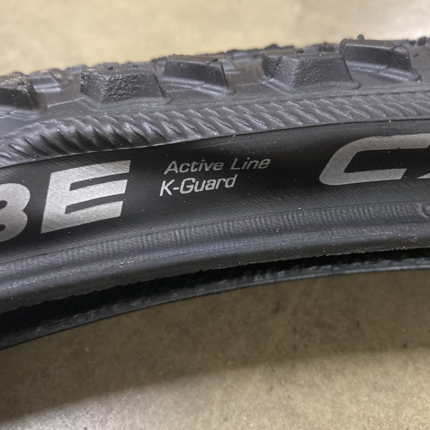 Schwalbe CX Comp 26 x 2.00" Tyres and Schrader Tubes 26 Inch Bike Tyre Alternate 10