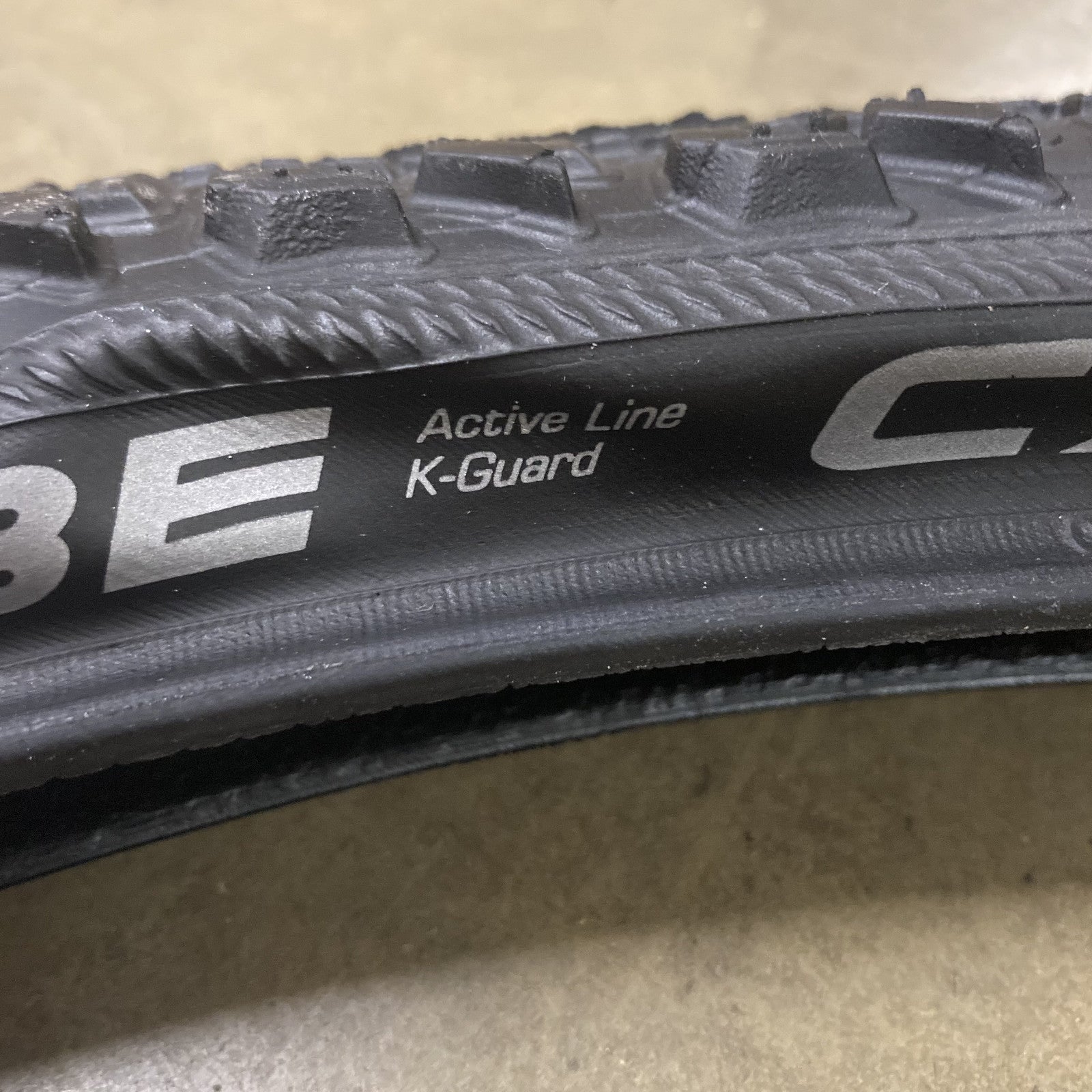 Schwalbe CX Comp 26 x 2.00" Tyres and Presta Tubes 26 Inch Bike Tyre Alternate 10