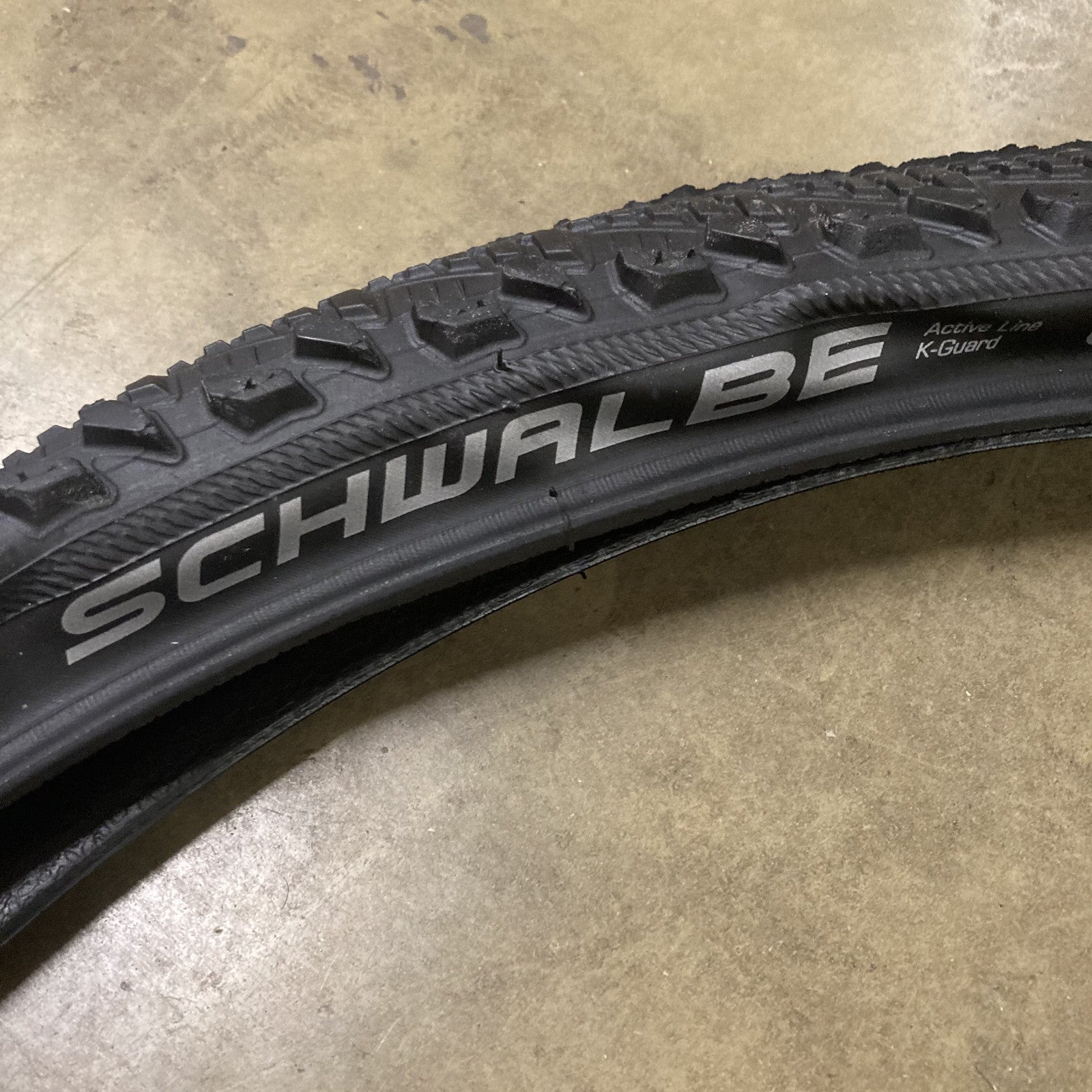 Schwalbe CX Comp 26 x 2.00" Tyres and Schrader Tubes 26 Inch Bike Tyre Alternate 11