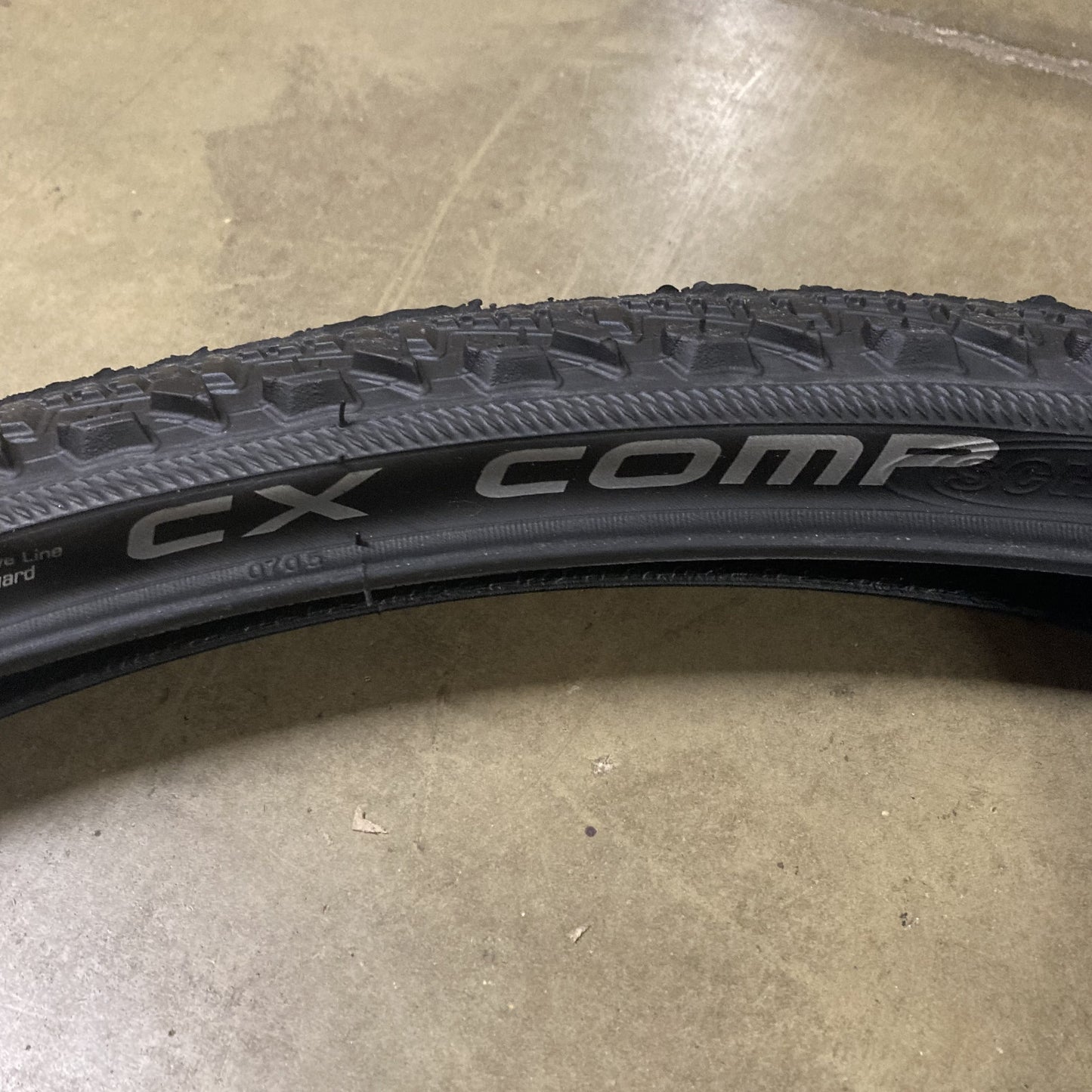 Schwalbe CX Comp 26 x 2.00" Tyres and Presta Tubes 26 Inch Bike Tyre Alternate 12