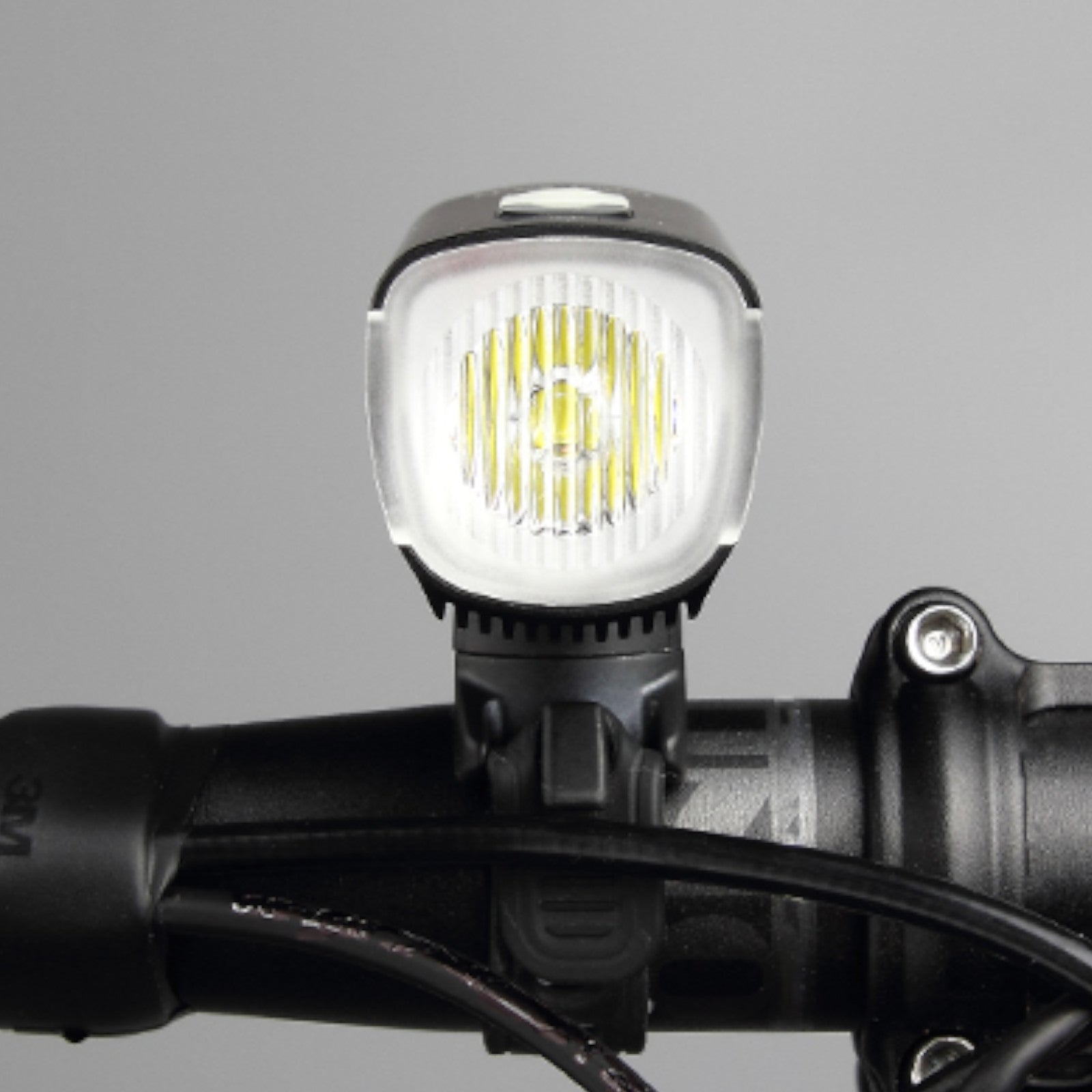 Ravemen LR1600 USB 1600 Lumens Front Bike Light Alternate 3