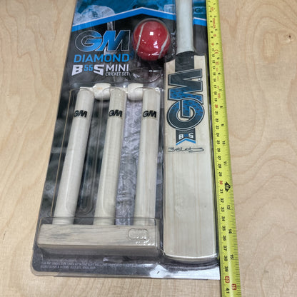 Gunn & Moore Ben Stokes 55 Diamond Kids Mini Cricket Set (38cm Bat, Stumps & Ball)
