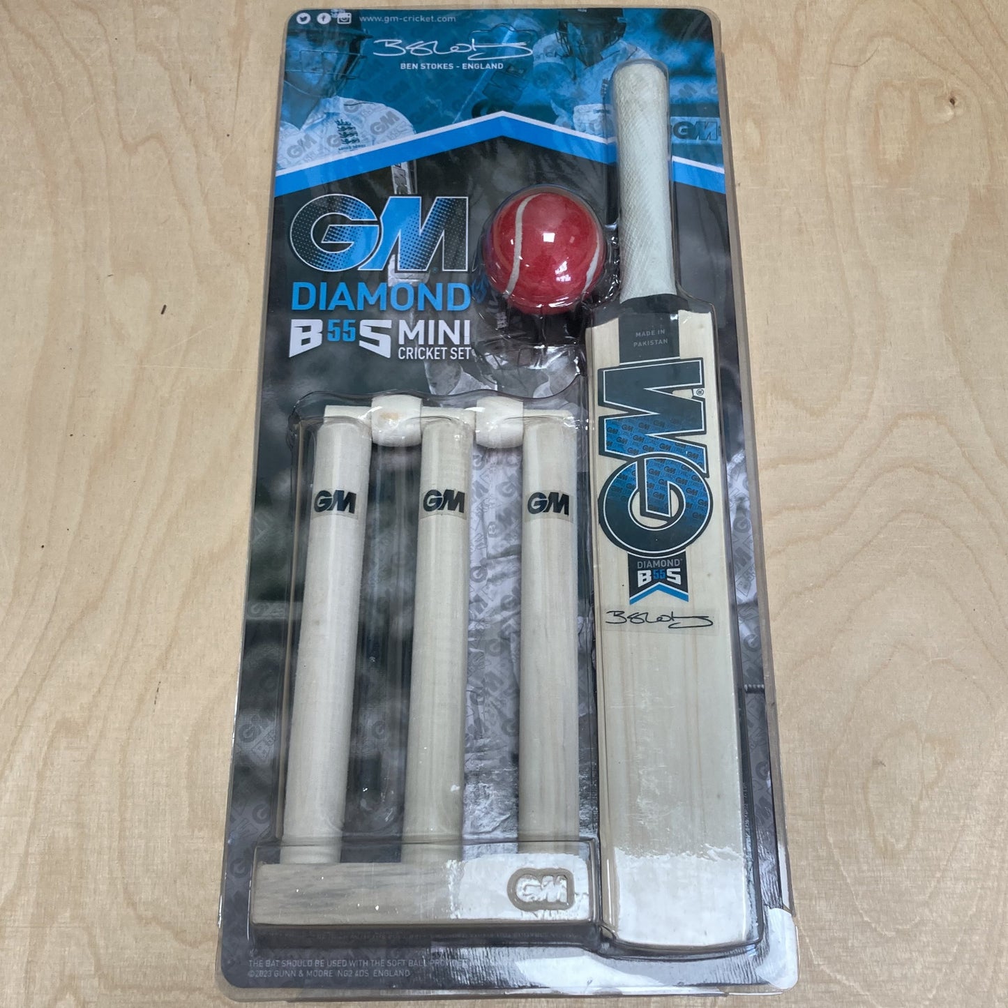 Gunn & Moore Ben Stokes 55 Diamond Kids Mini Cricket Set (38cm Bat, Stumps & Ball)
