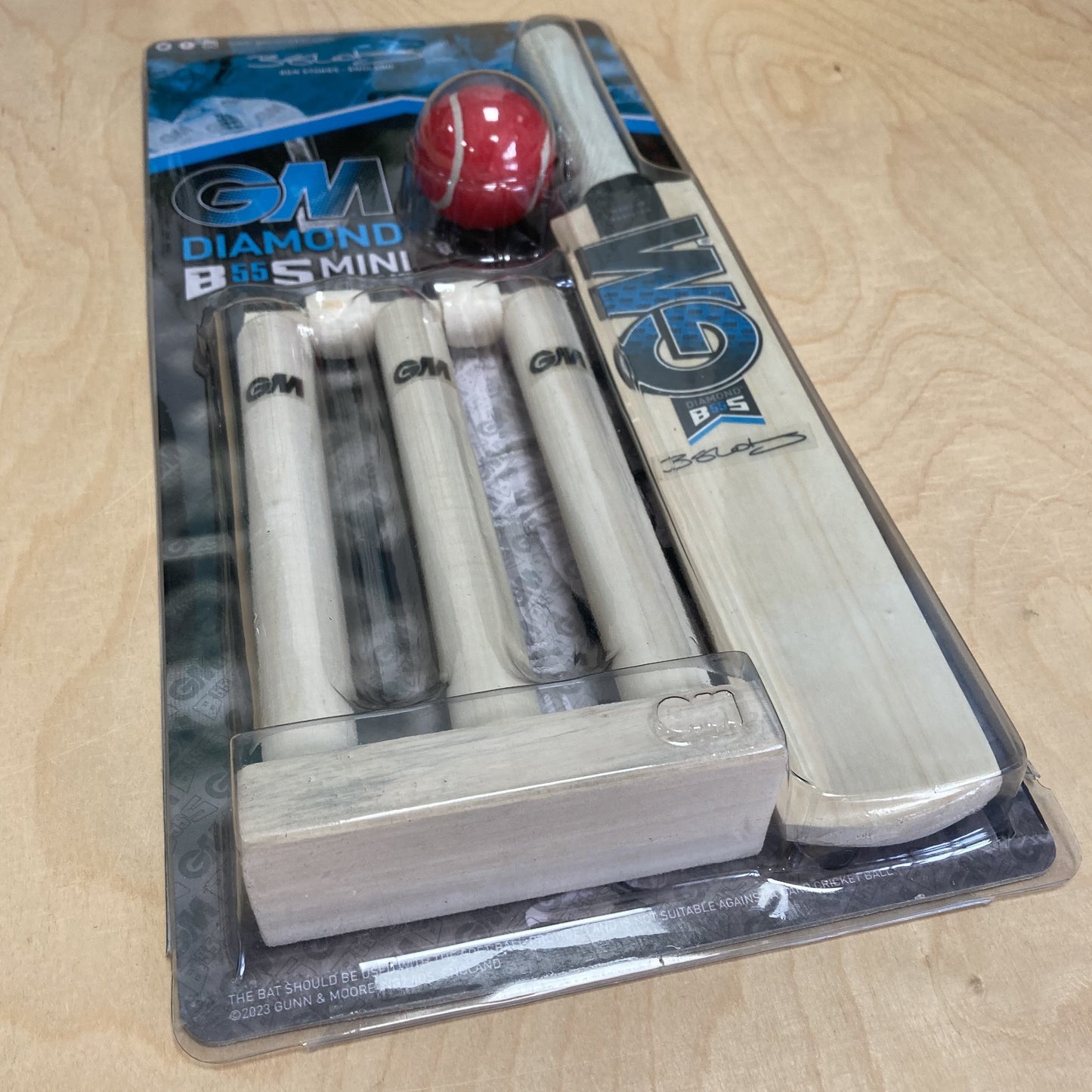 Gunn & Moore Ben Stokes 55 Diamond Kids Mini Cricket Set (38cm Bat, Stumps & Ball)