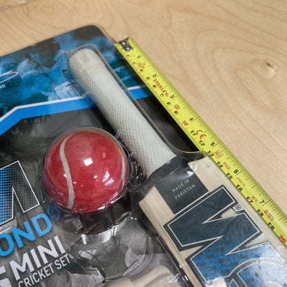 Gunn & Moore Ben Stokes 55 Diamond Kids Mini Cricket Set (38cm Bat, Stumps & Ball)