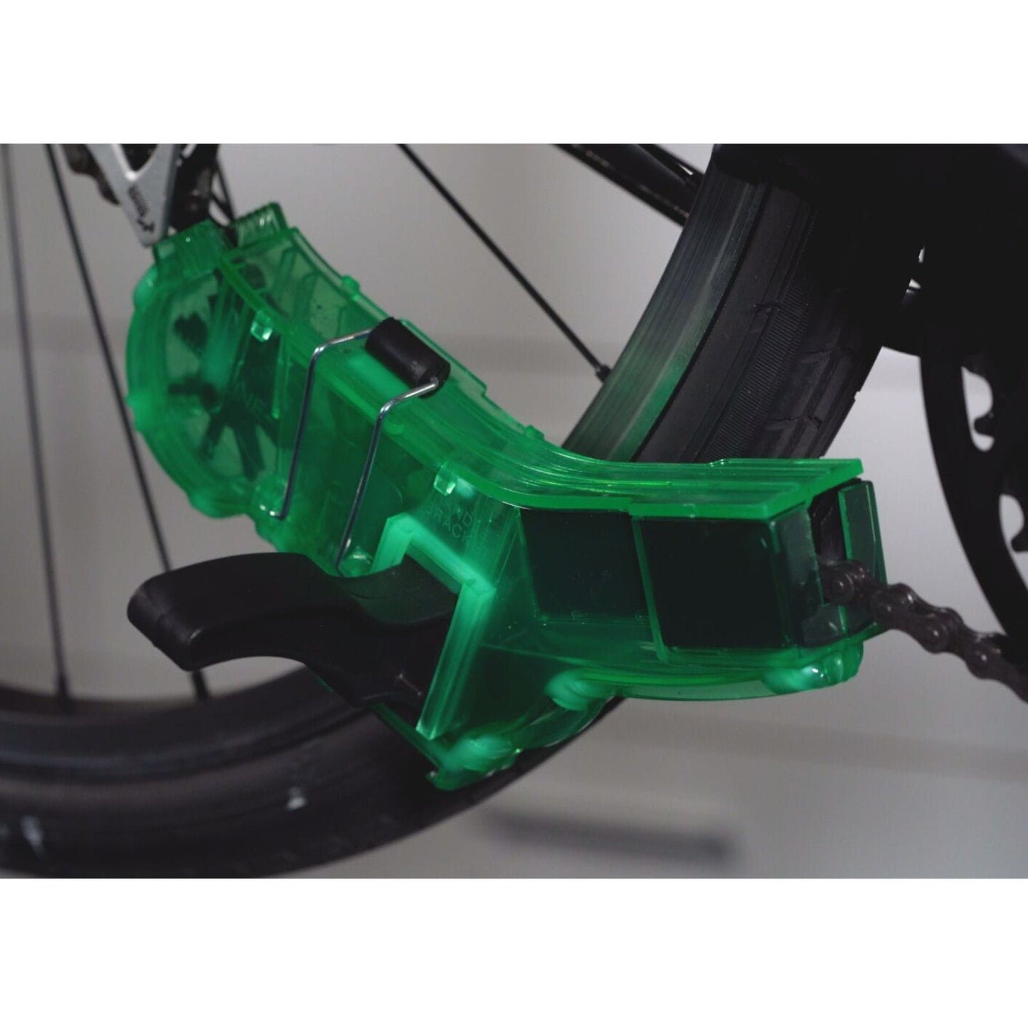 Finish Line Pro Chain Cleaner Bike Chain Cleaning Device Alternate 2