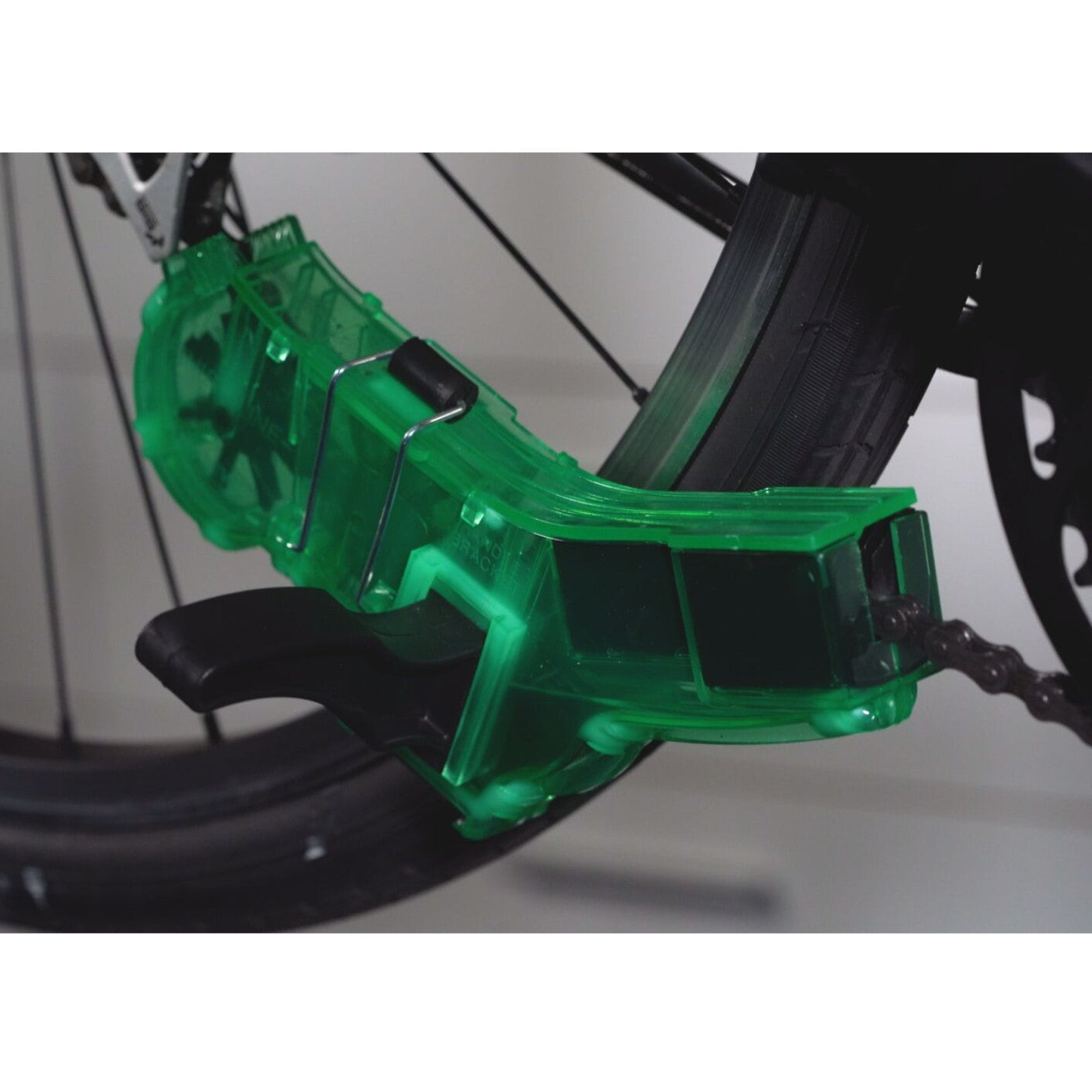 Finish Line Pro Chain Cleaner Bike Chain Cleaning Device Alternate 2