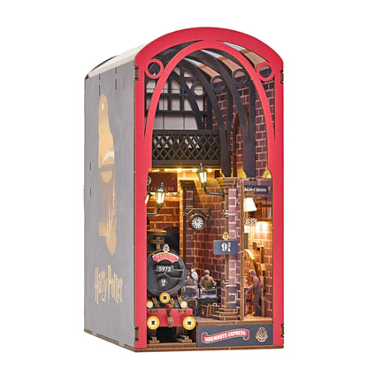 Revell Hogwarts Express Harry Potter Tiny Adventures Book Nook 00545 3D Puzzle Alternate 1