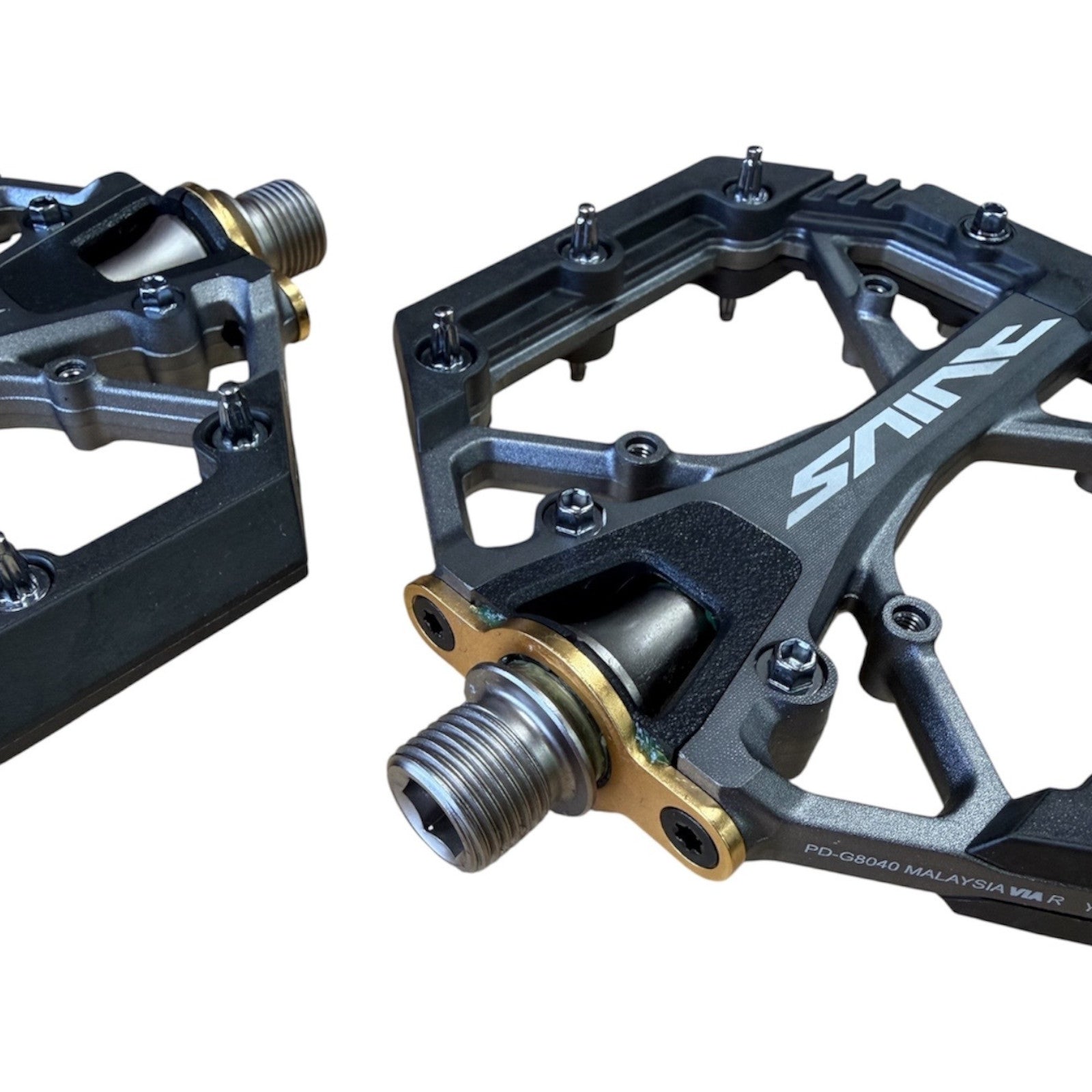 Shimano Saint 9/16 Inch Platform Bike Pedals PD-G8040 Alternate 3