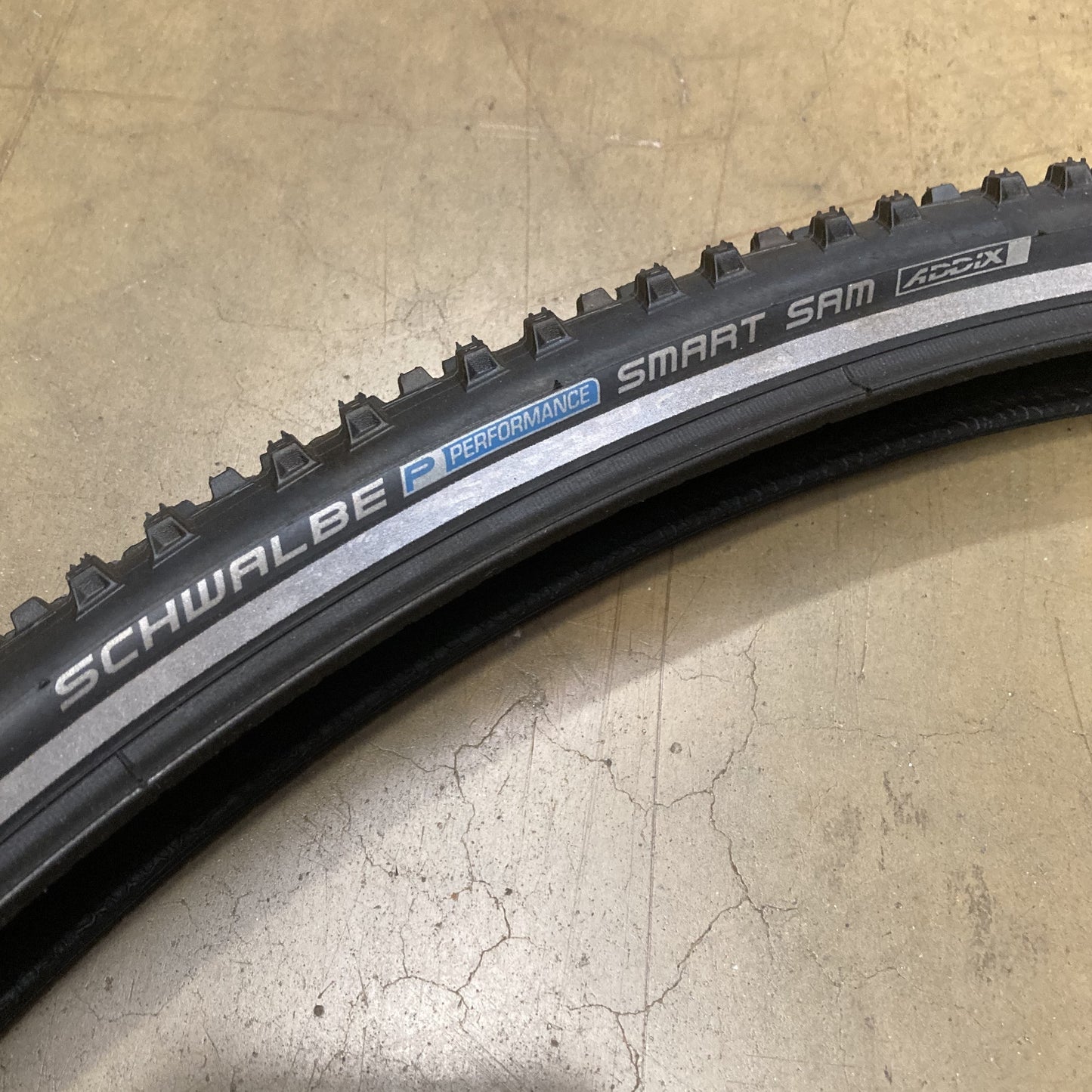 Schwalbe Smart Sam Addix 700 x 40c Bike Tyre Reflective