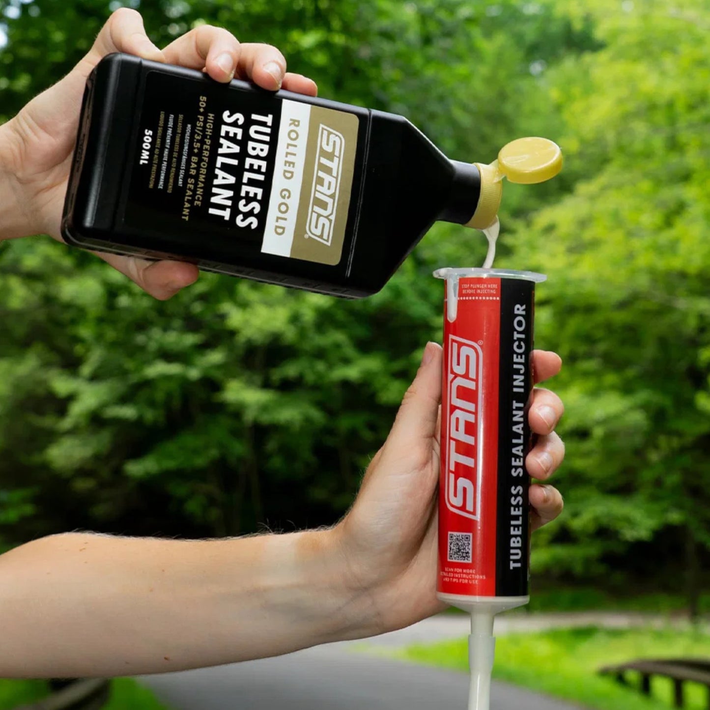 Stans NoTubes Rolled Gold 500ml Bike Tubeless Tyre Sealant Alternate 2