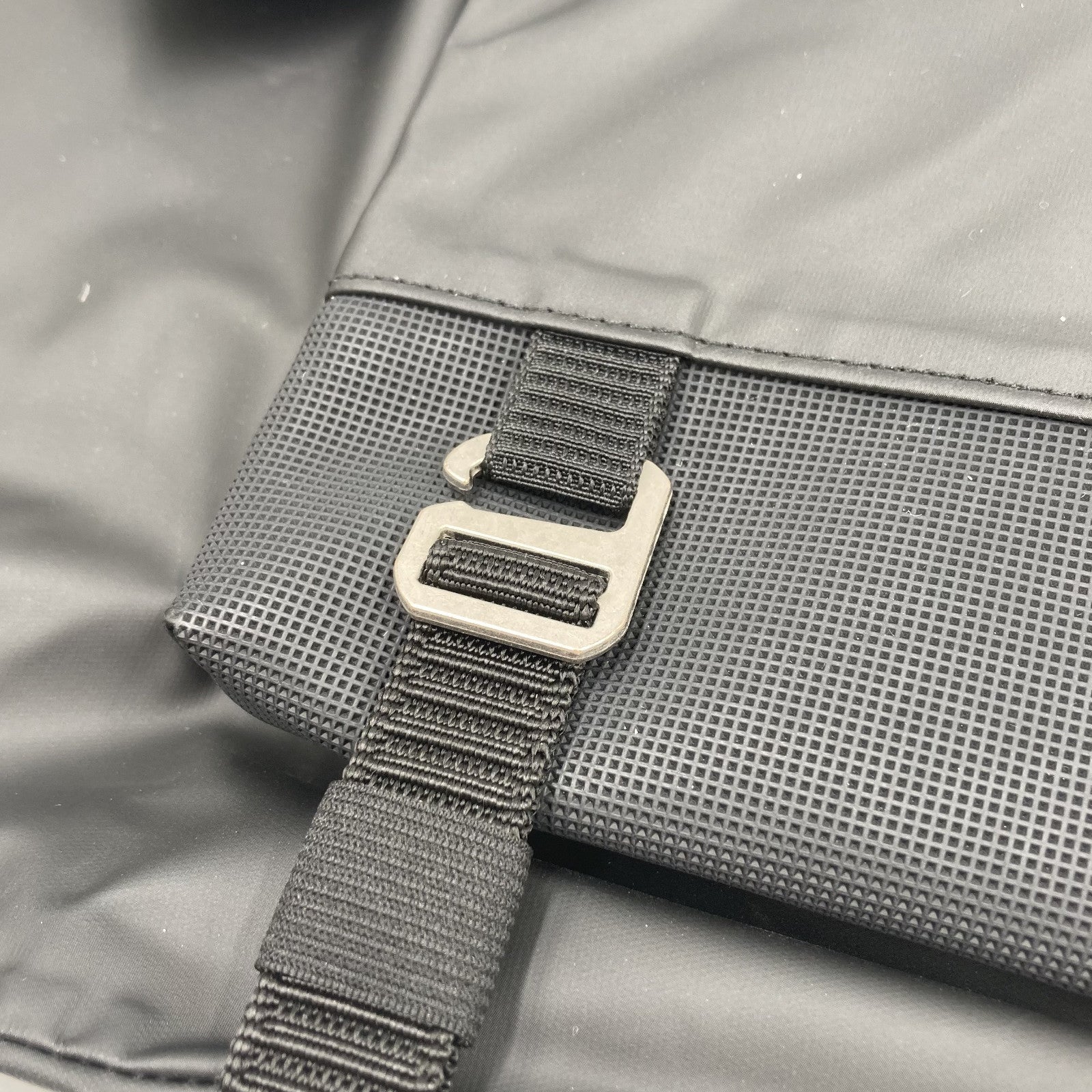 Lotus H2O Waterproof Handlebar Bag 8.4L Handlebar Mounted Bag Alternate 11