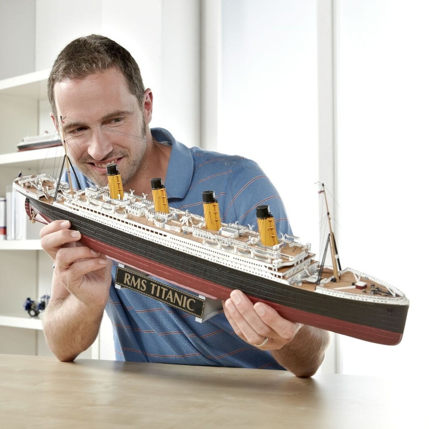 Revell Titanic 100th Anniversary Special Edition Gift Set Ocean Liner Model Kit 1:400 05715