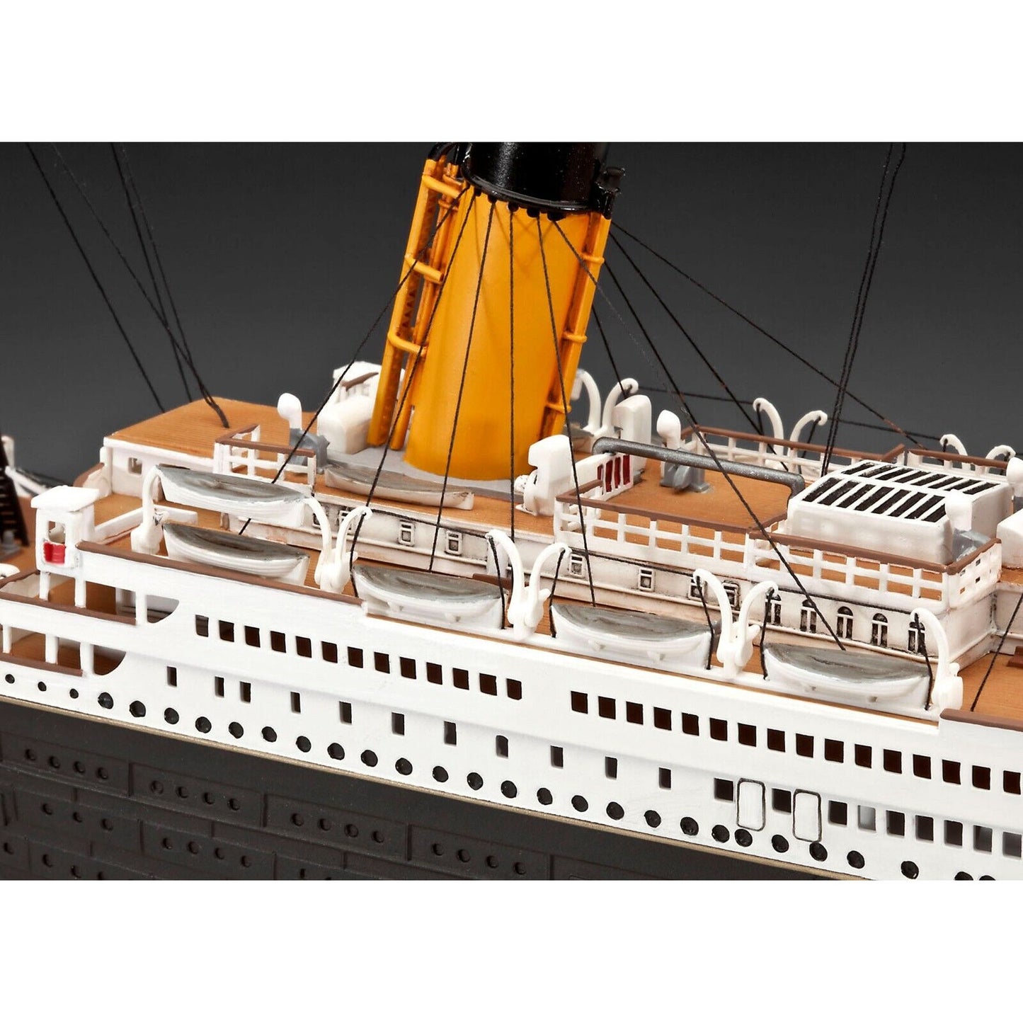 Revell Titanic 100th Anniversary Special Edition Gift Set Ocean Liner Model Kit 1:400 05715