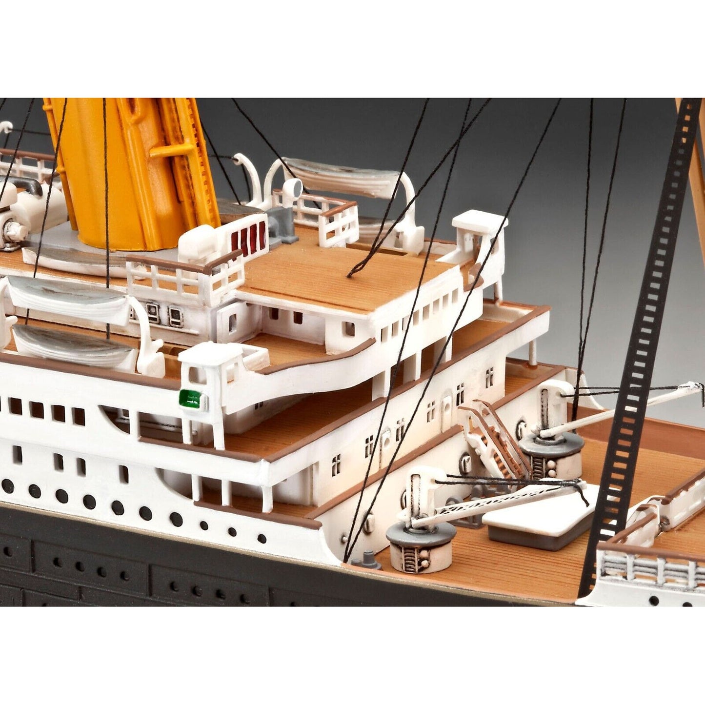 Revell Titanic 100th Anniversary Special Edition Gift Set Ocean Liner Model Kit 1:400 05715