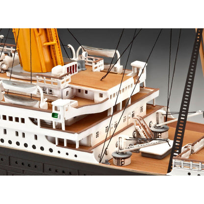 Revell Titanic 100th Anniversary Special Edition Gift Set Ocean Liner Model Kit 1:400 05715