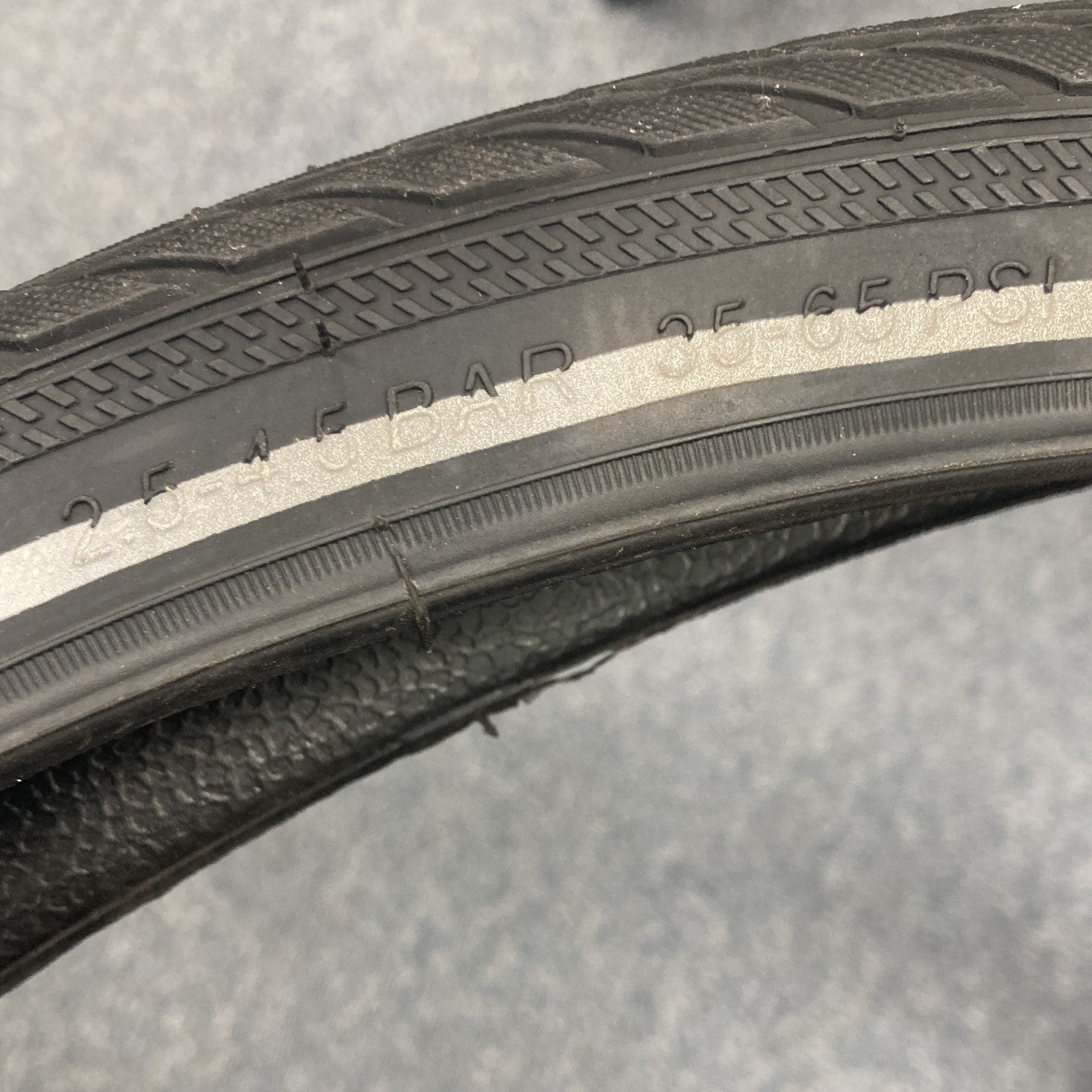 XLC Street X 700x40c 700c Bike Tyre Alternate 4