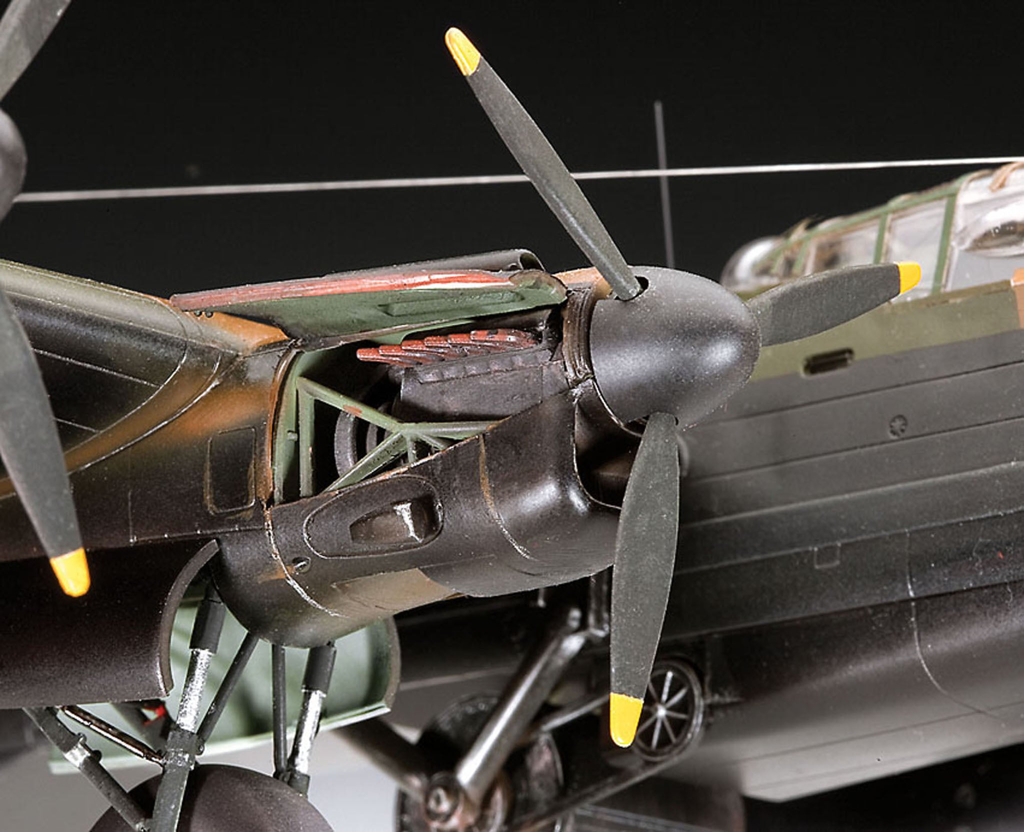 Plane Model Kit Revell Avro Lancaster Dambusters 1:72 Alternate 4