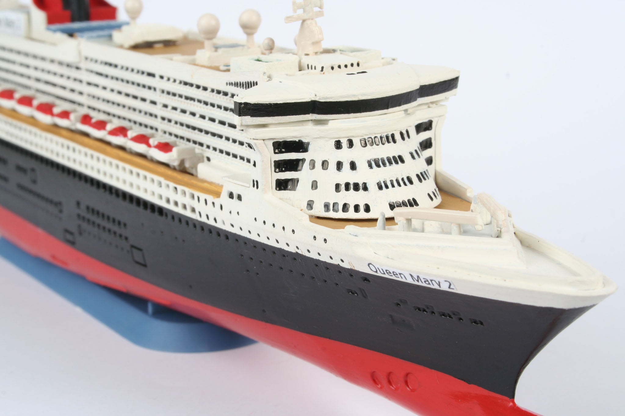 Cruise Liner Model Kit Revell Model Set Queen Mary 2 1:1200 Alternate 4