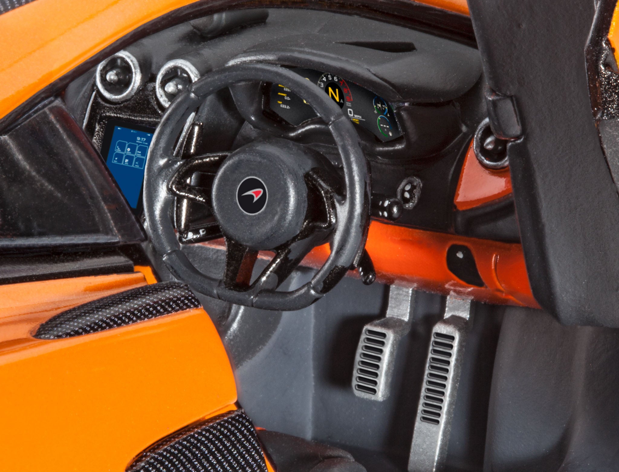 1:24 McLaren 570S Revell Model Supercar Set Including Glue Paint & Brush Alternate 2