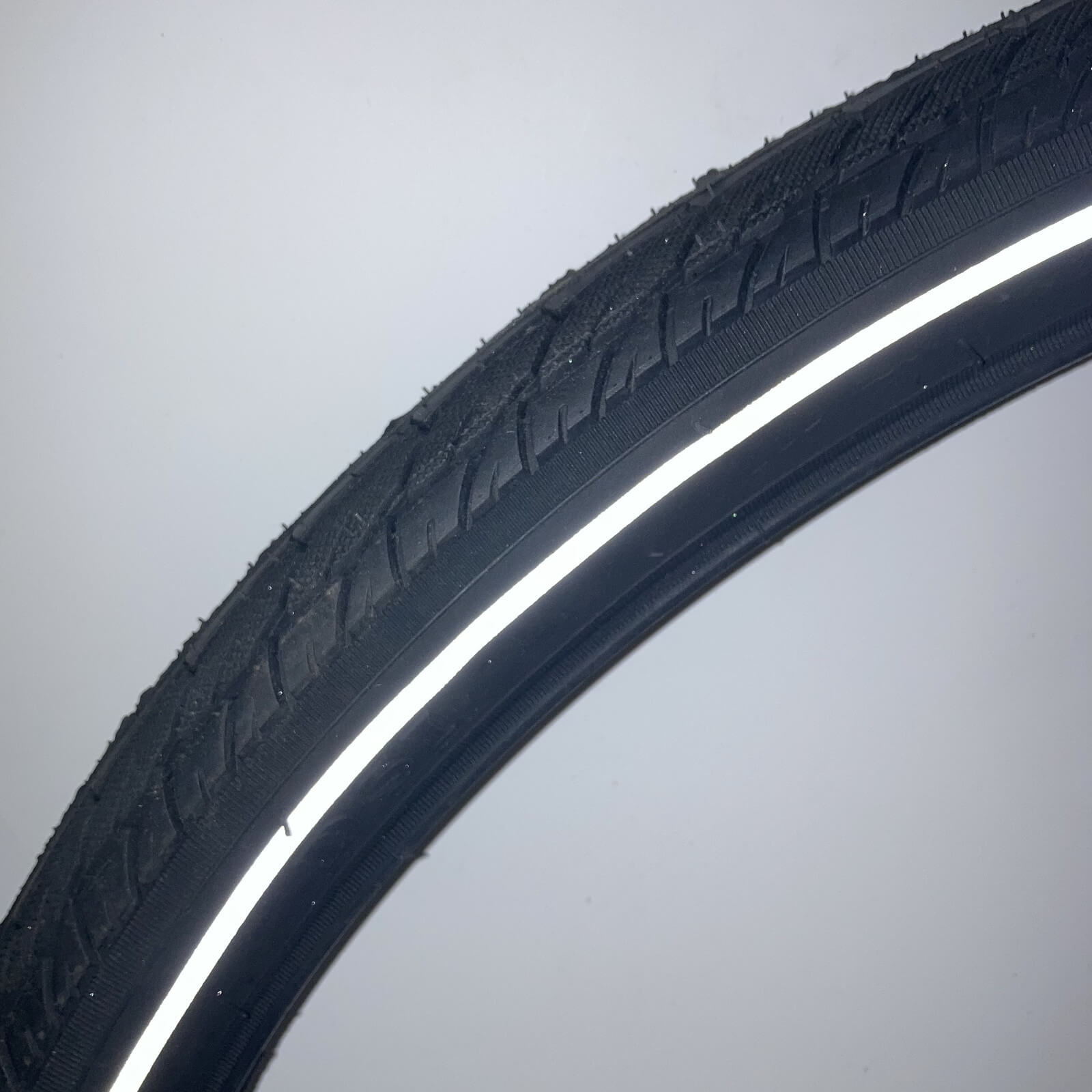 700c Bike Tyre DSI Slick 700x48c Reflective Sidewall Pair of Tyres Presta Tubes Alternate 3