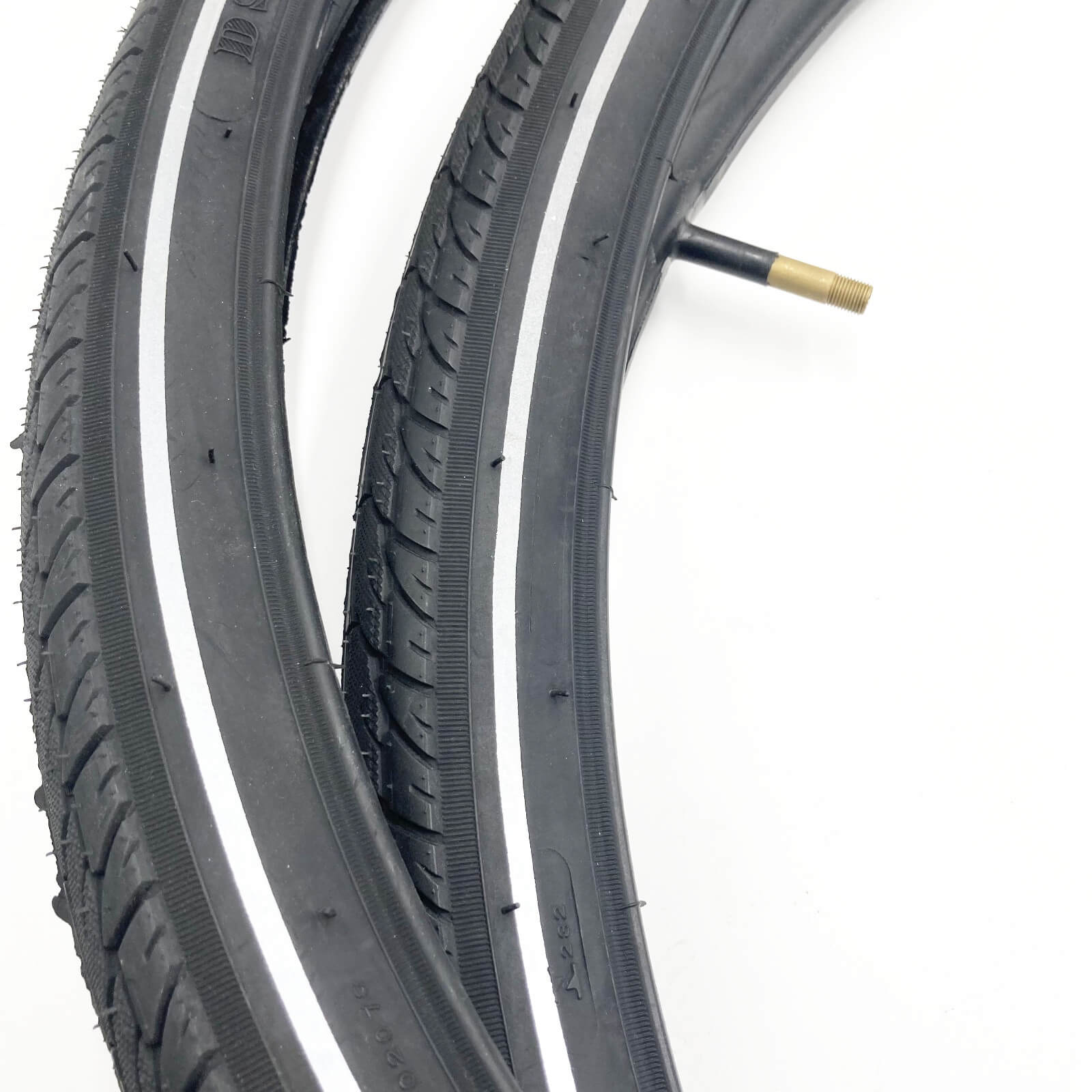 700c Bike Tyre DSI Slick 700x48c Reflective Sidewall Pair of Tyres Schrader Tubes Alternate 3