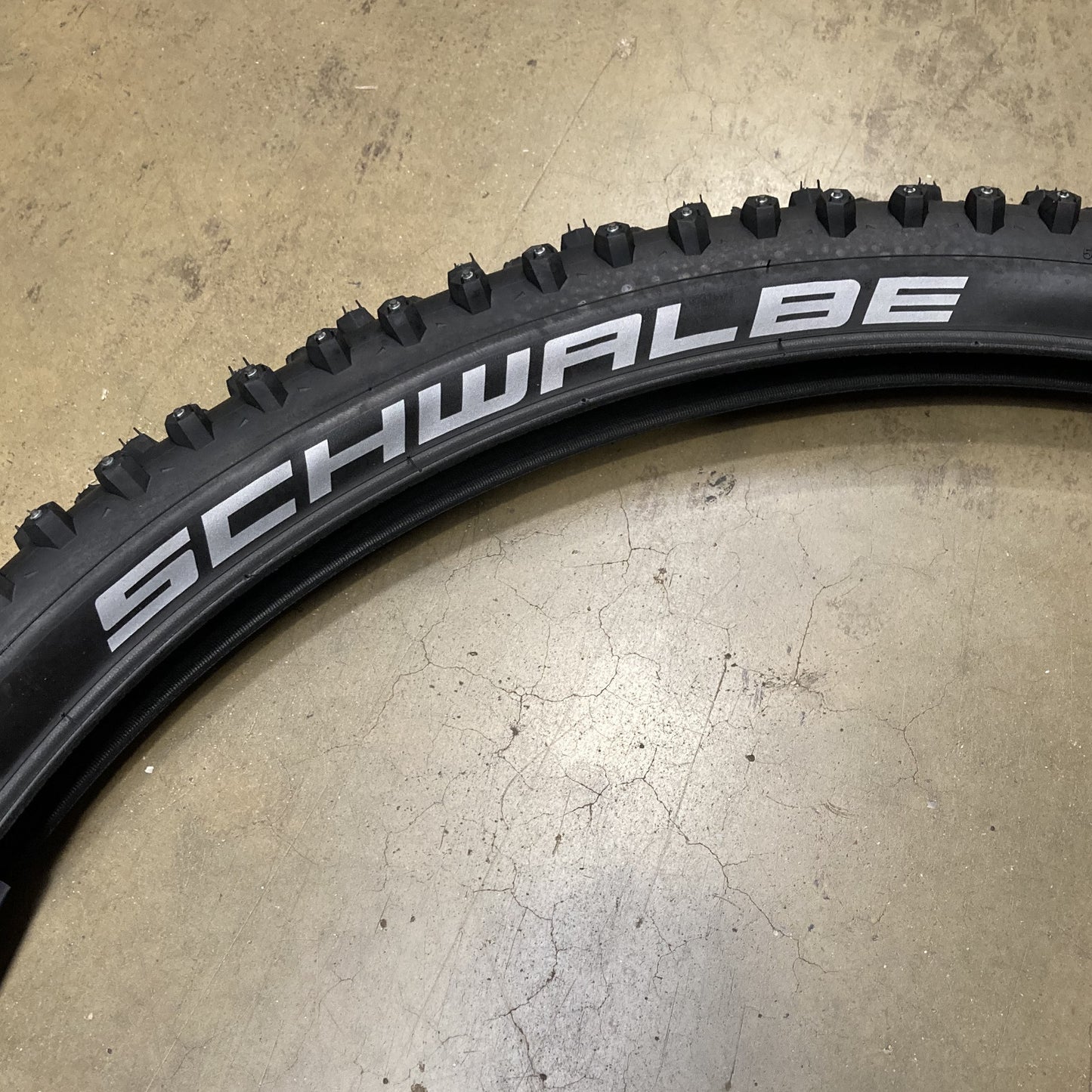 Schwalbe Ice Spiker Pro 26x2.1" 26 Inch Bike Tyre Alternate 3